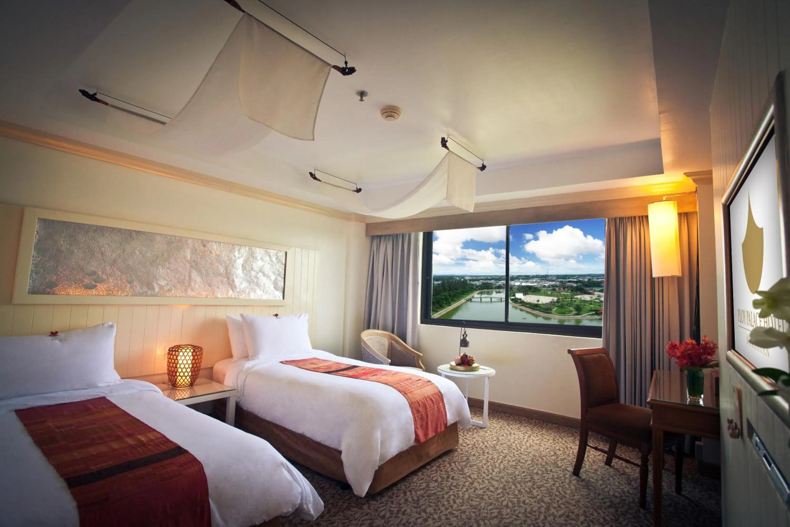 Photo of the whole room in Ploy Palace Hotel