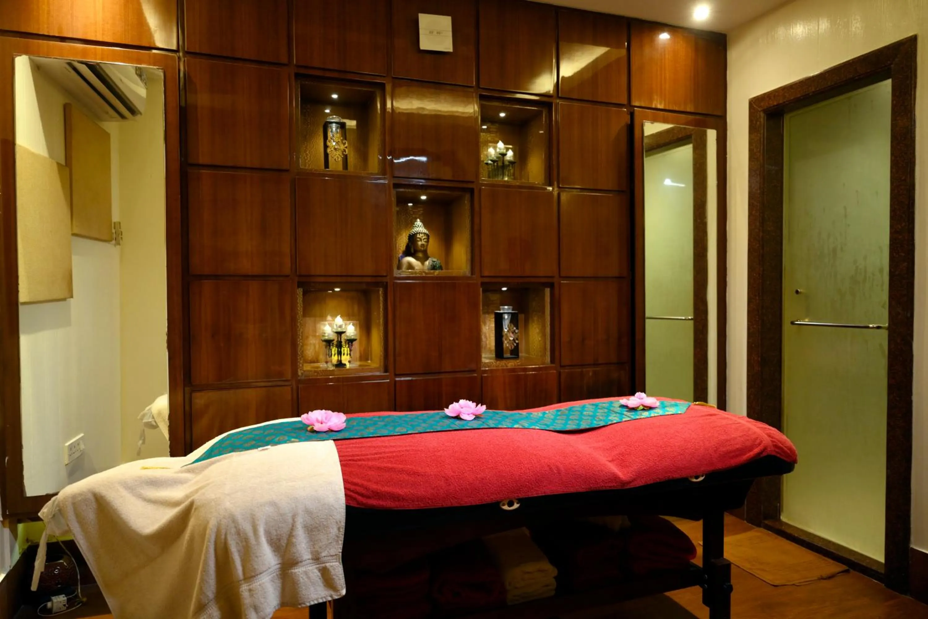 Spa and wellness centre/facilities in Hotel Holiday Resort
