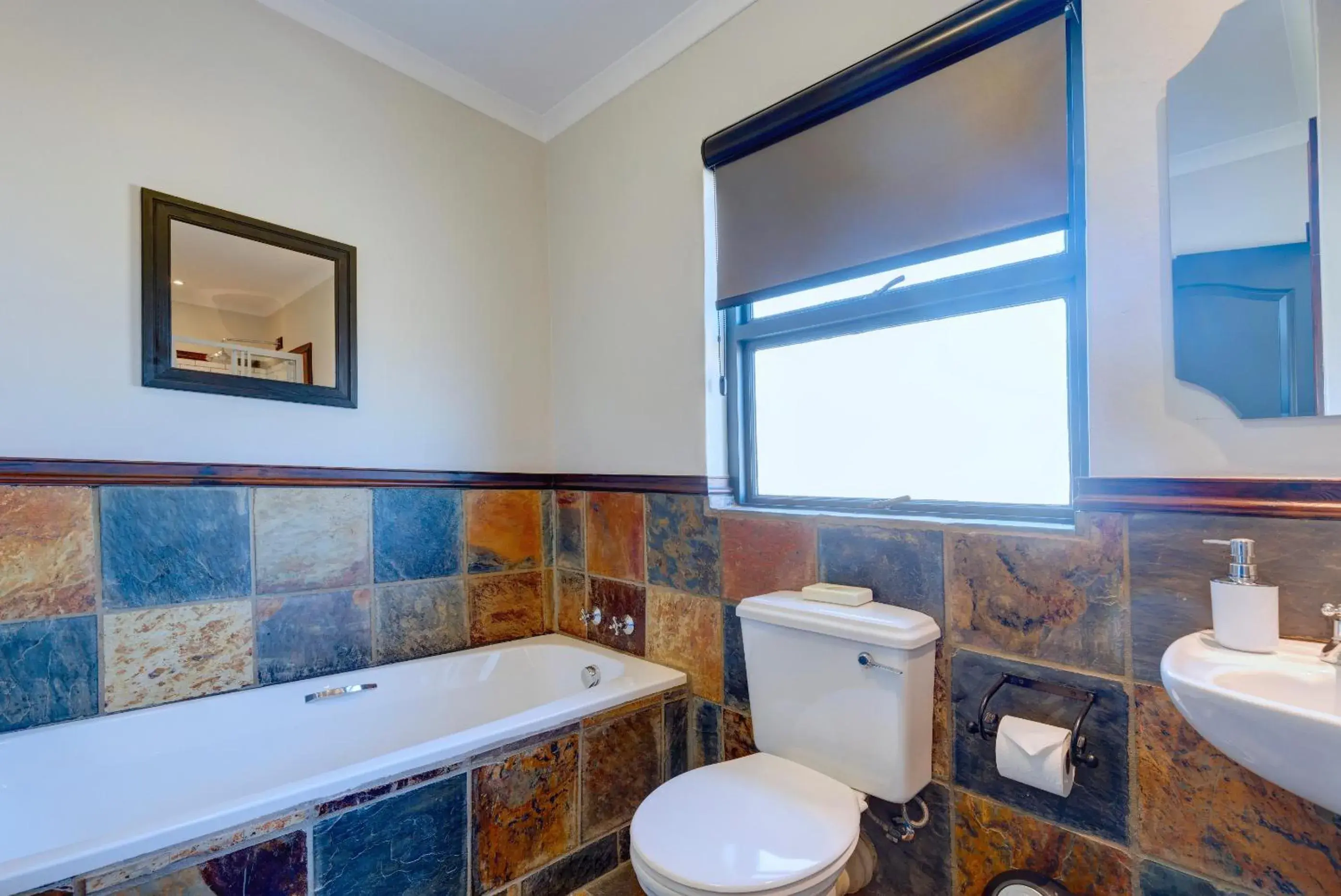 Suite with Garden View - single occupancy in Burrough Place Suite with Garden View - single occupancy in Burrough Place