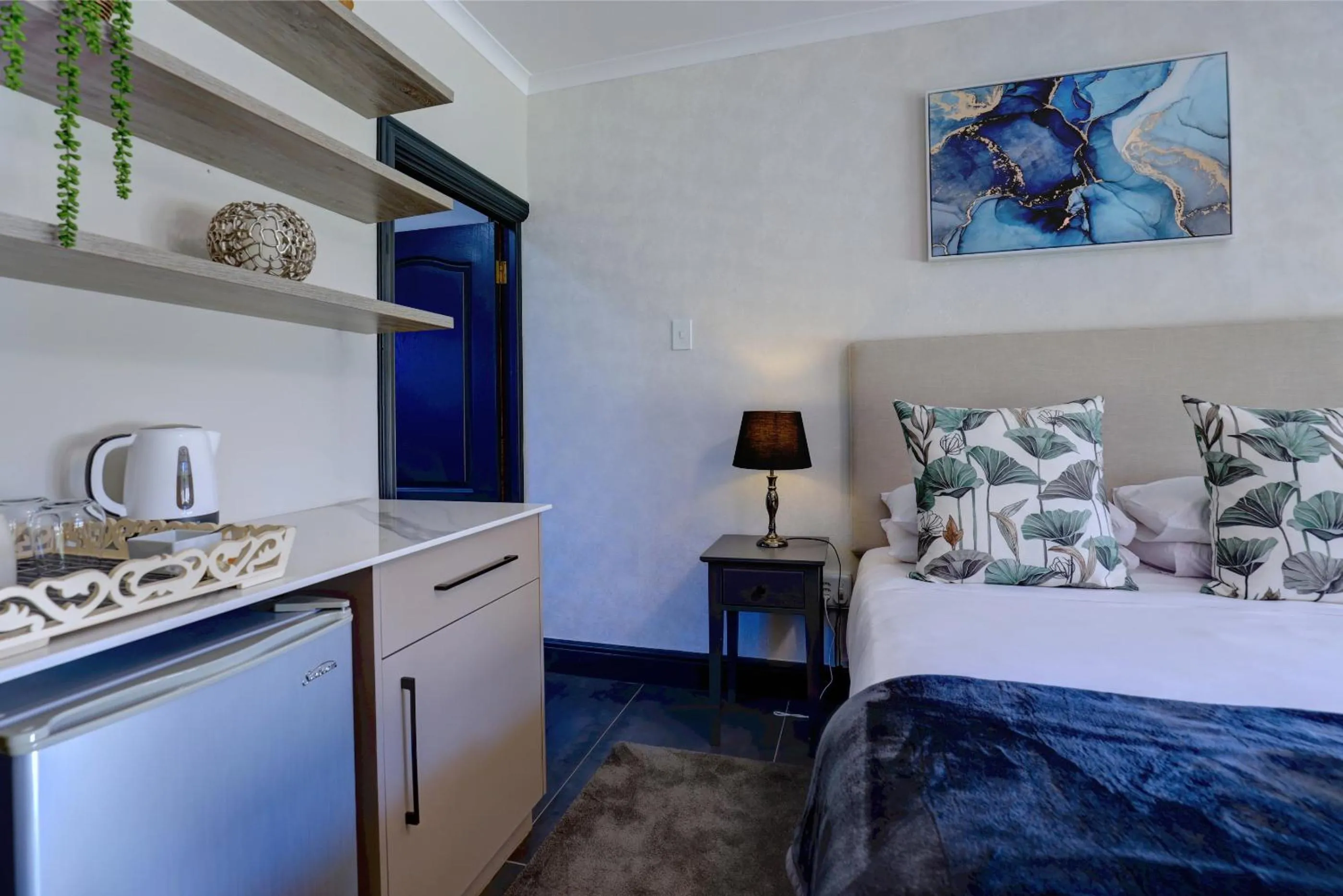 Queen Room - single occupancy in Burrough Place