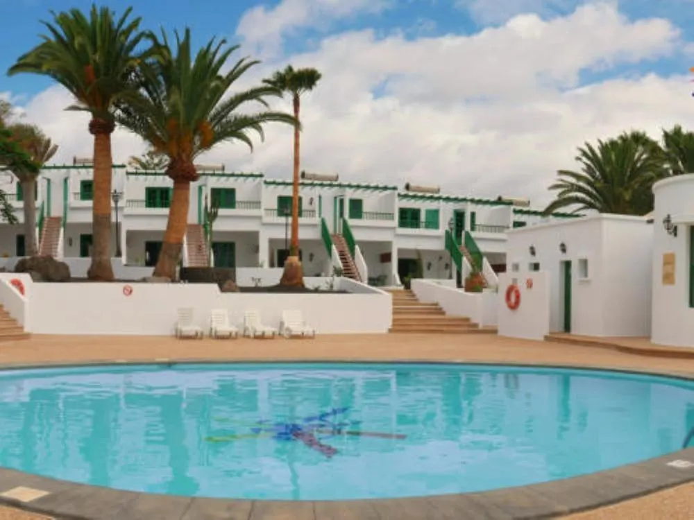 Swimming pool in Apartamentos Tropicana