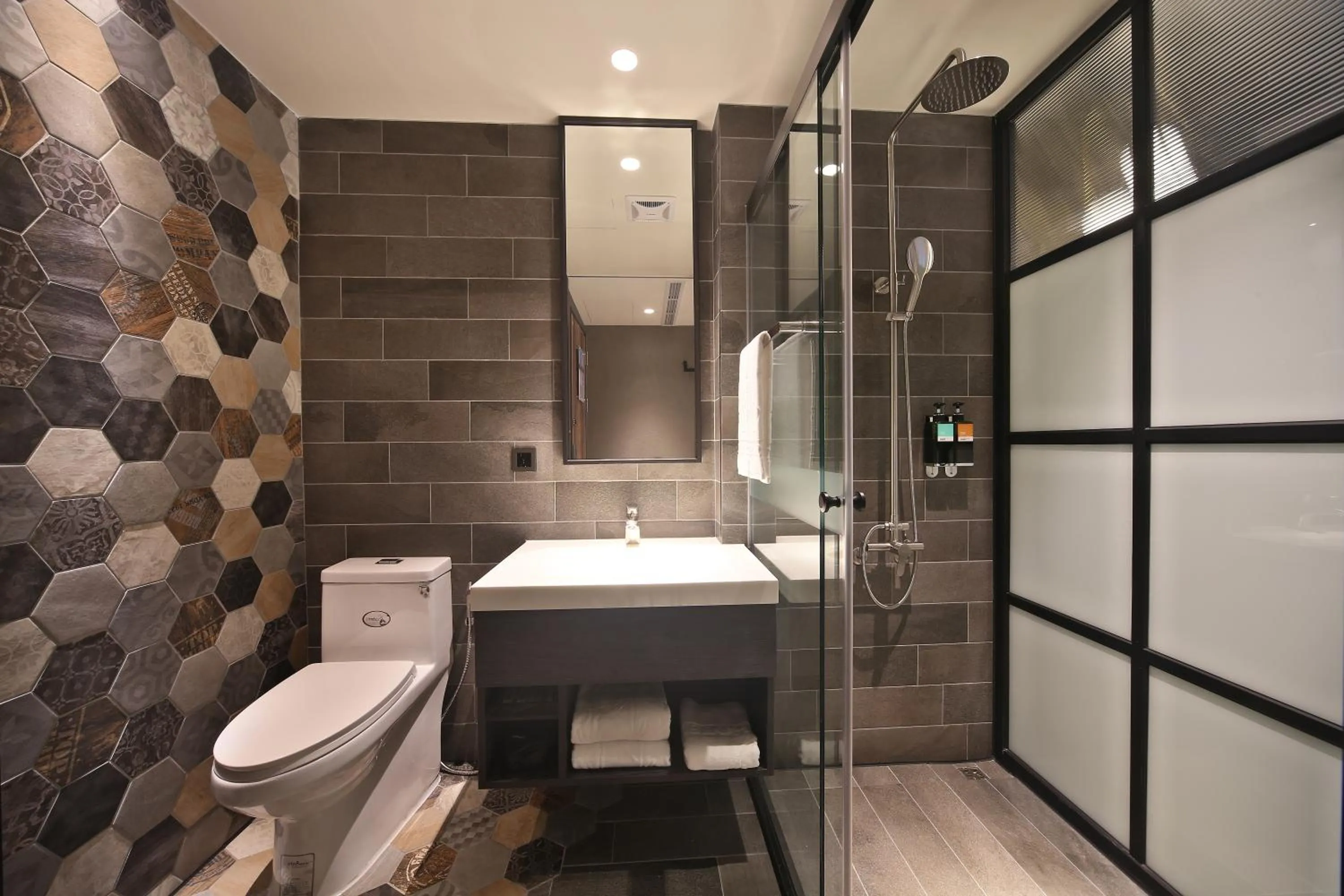 Shower in Fengjia Micro Hotel