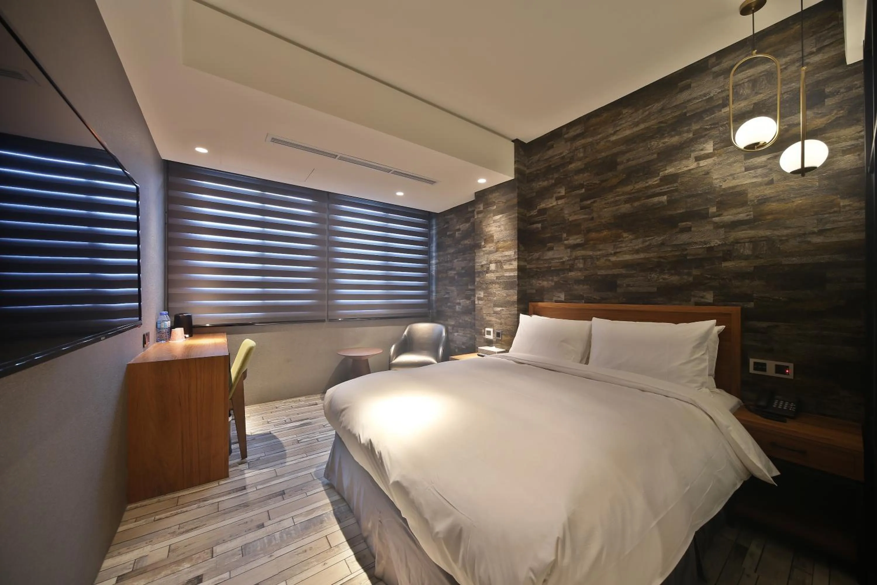 Photo of the whole room, Bed in Fengjia Micro Hotel