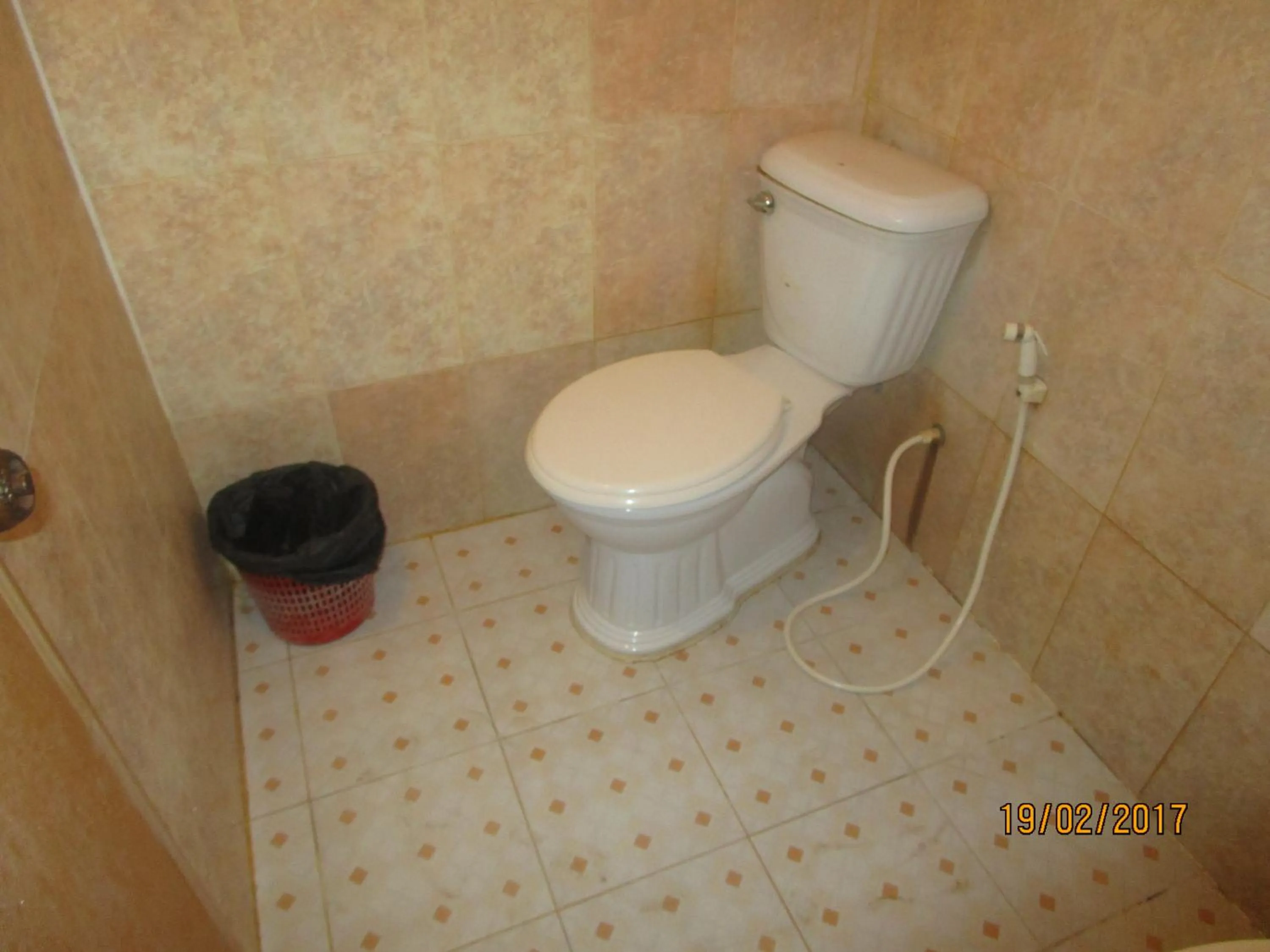 Toilet in Visal Sak Guesthouse
