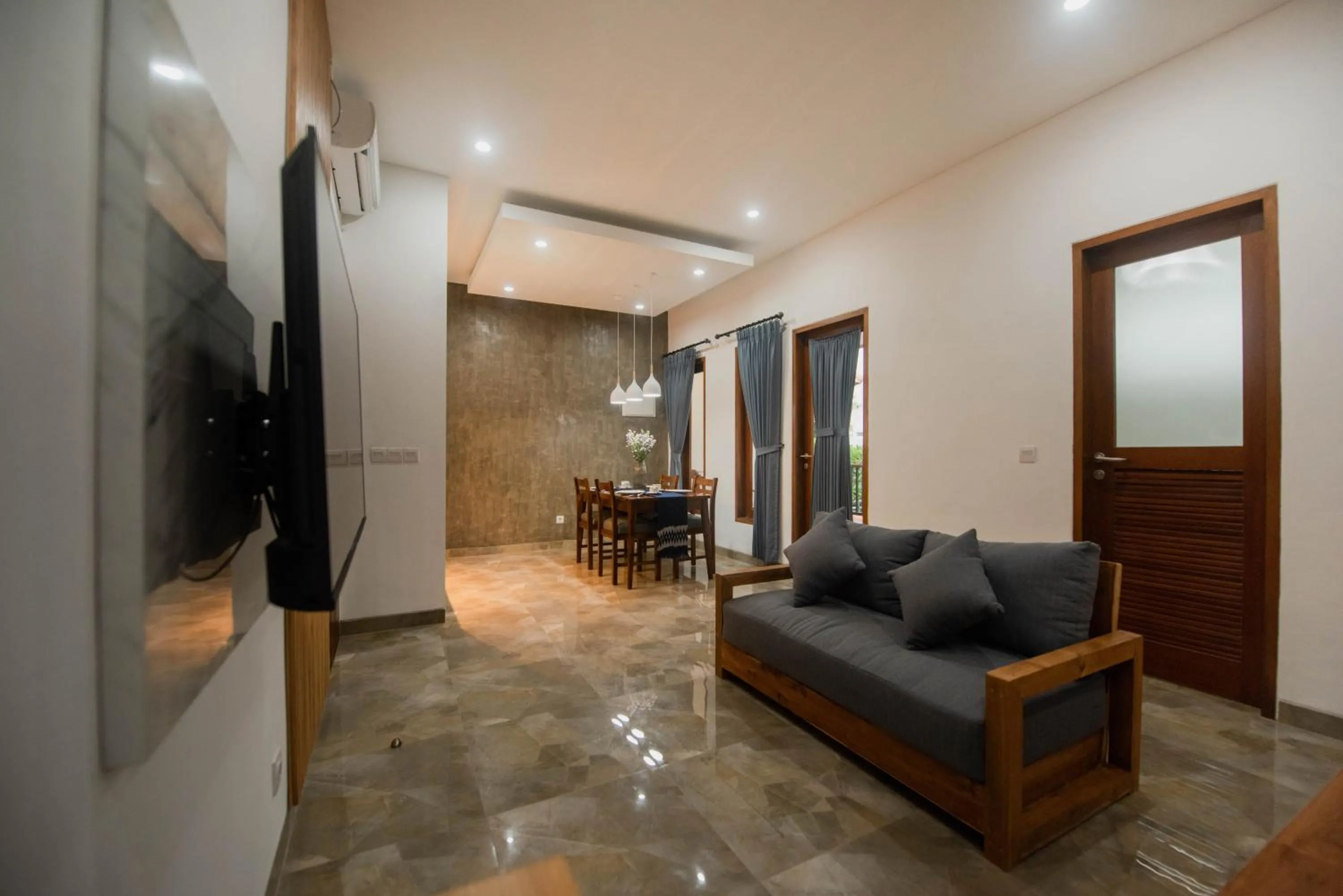 Communal lounge/ TV room in Sandat Hotel Legian