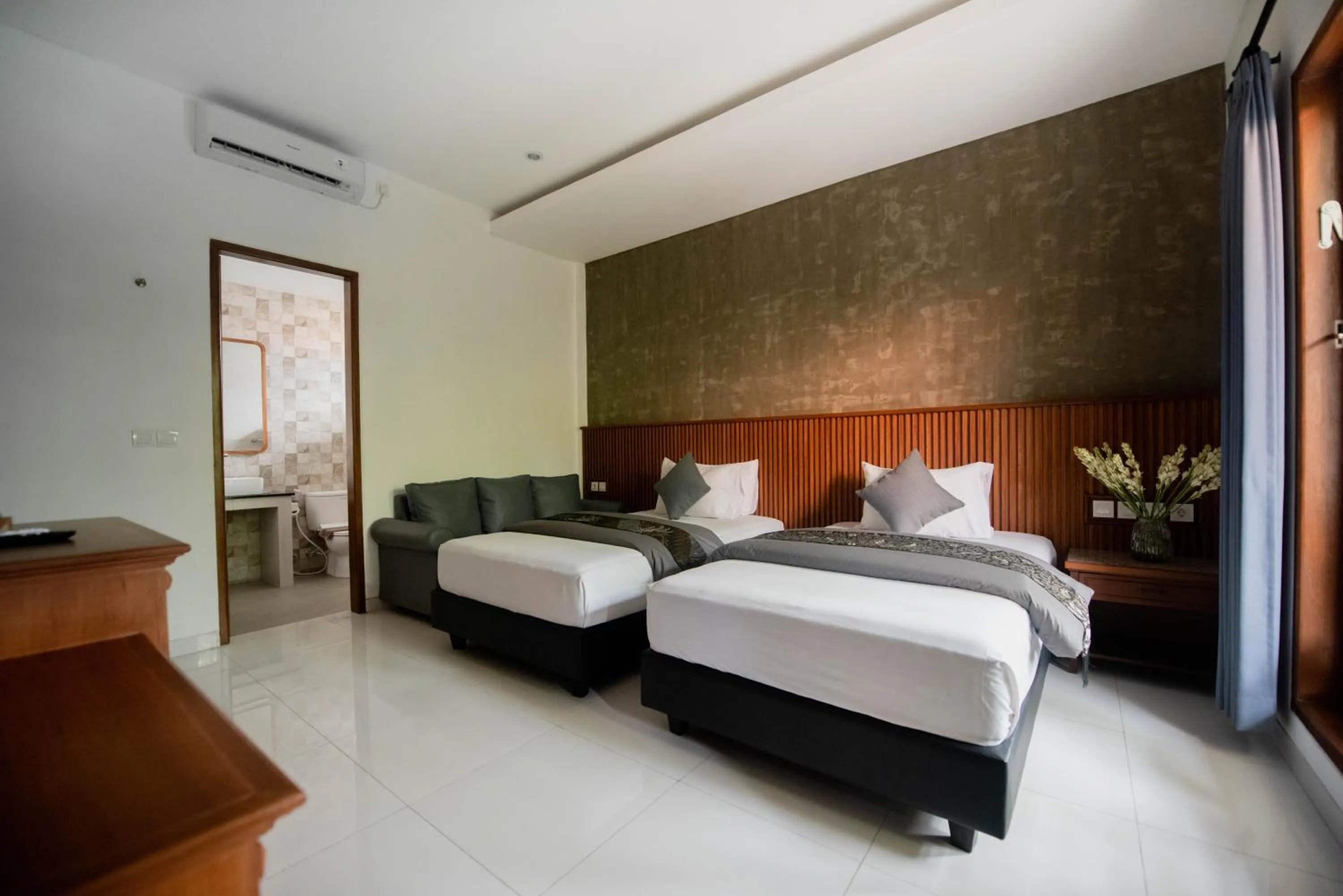 Bedroom, Bed in Sandat Hotel Legian