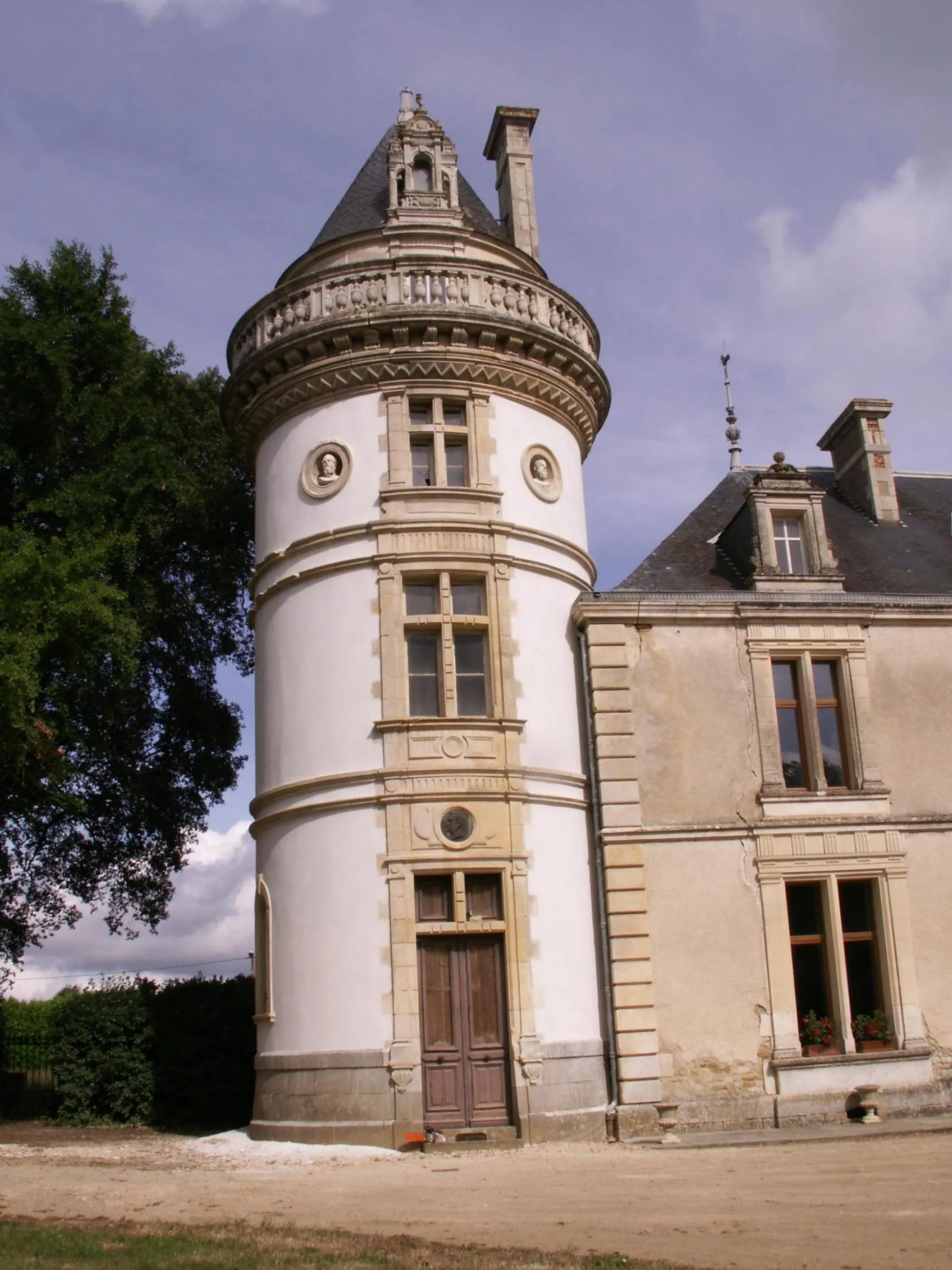 Château de la Court d'Aron