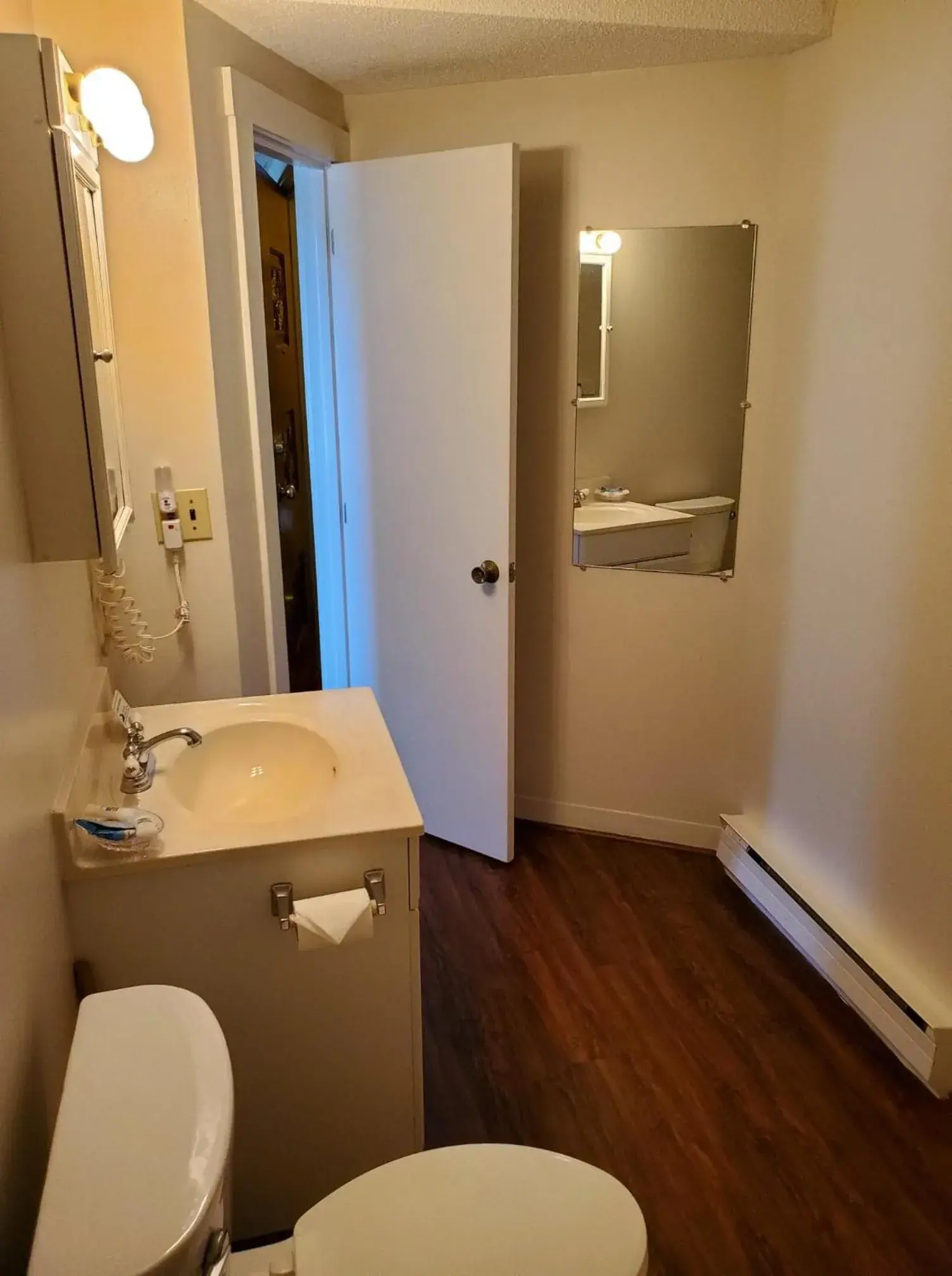 Bathroom in Windrifter Resort Bathroom in Windrifter Resort