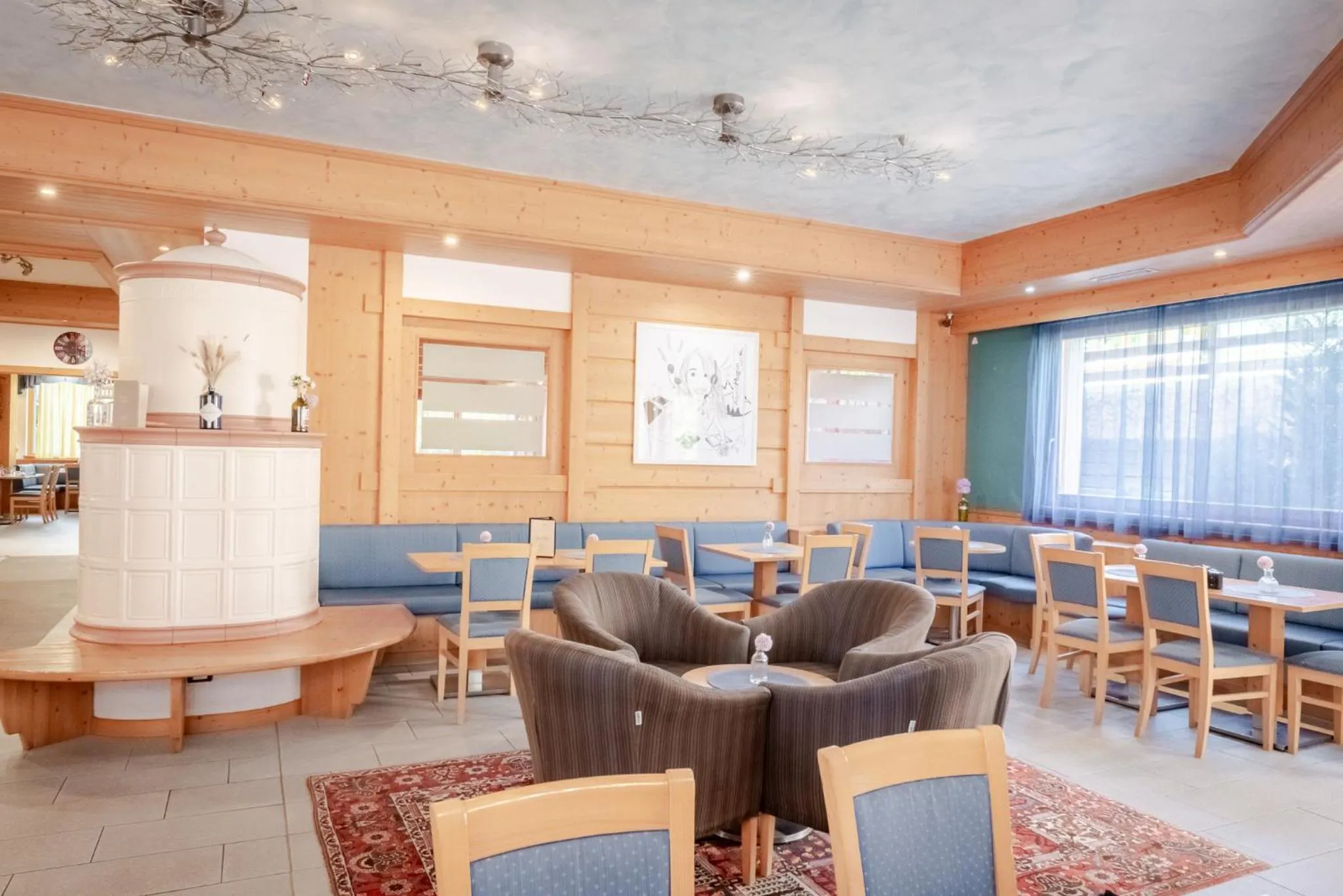 Lounge or bar in Hotel Alpine Mugon