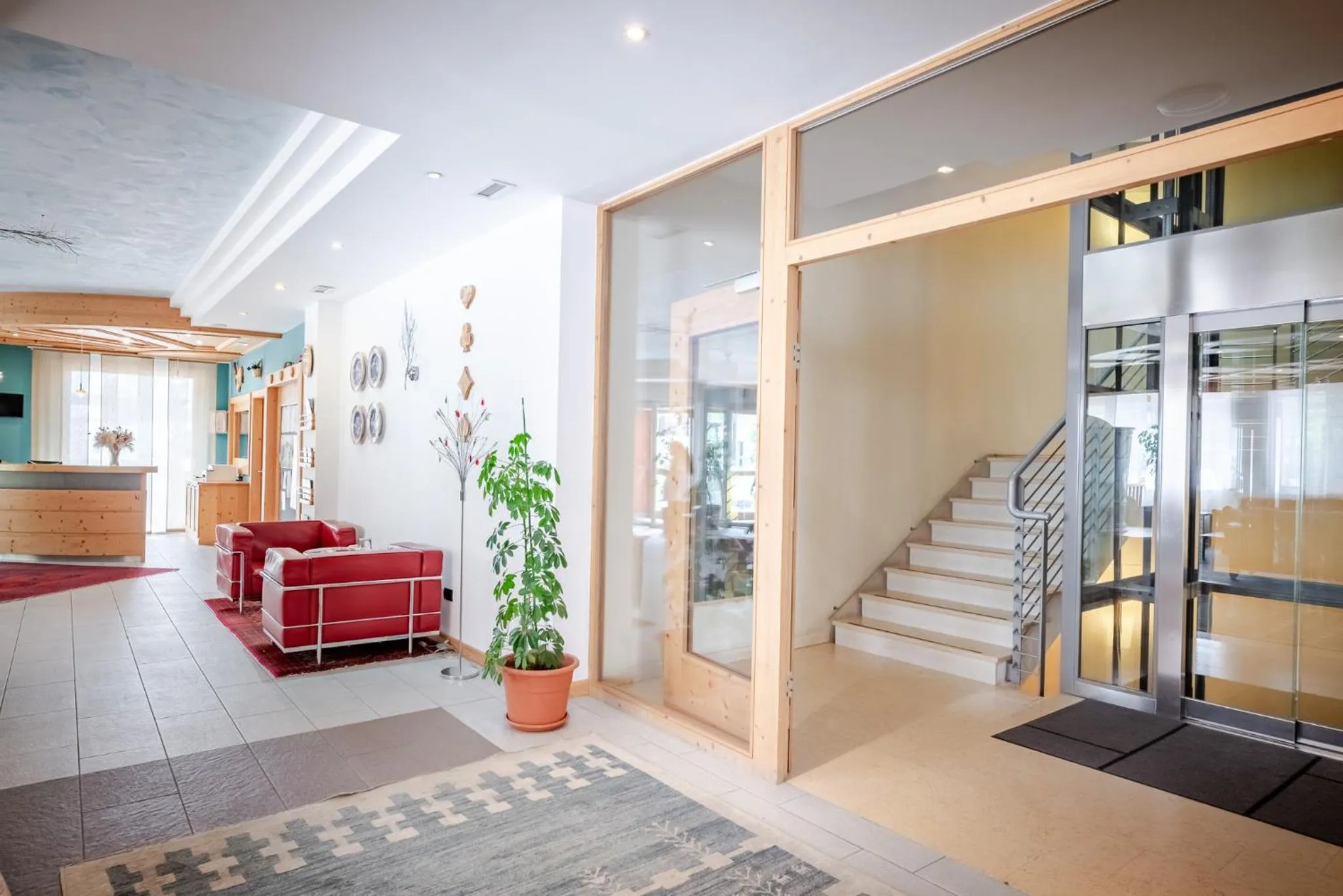 Lobby or reception in Hotel Alpine Mugon