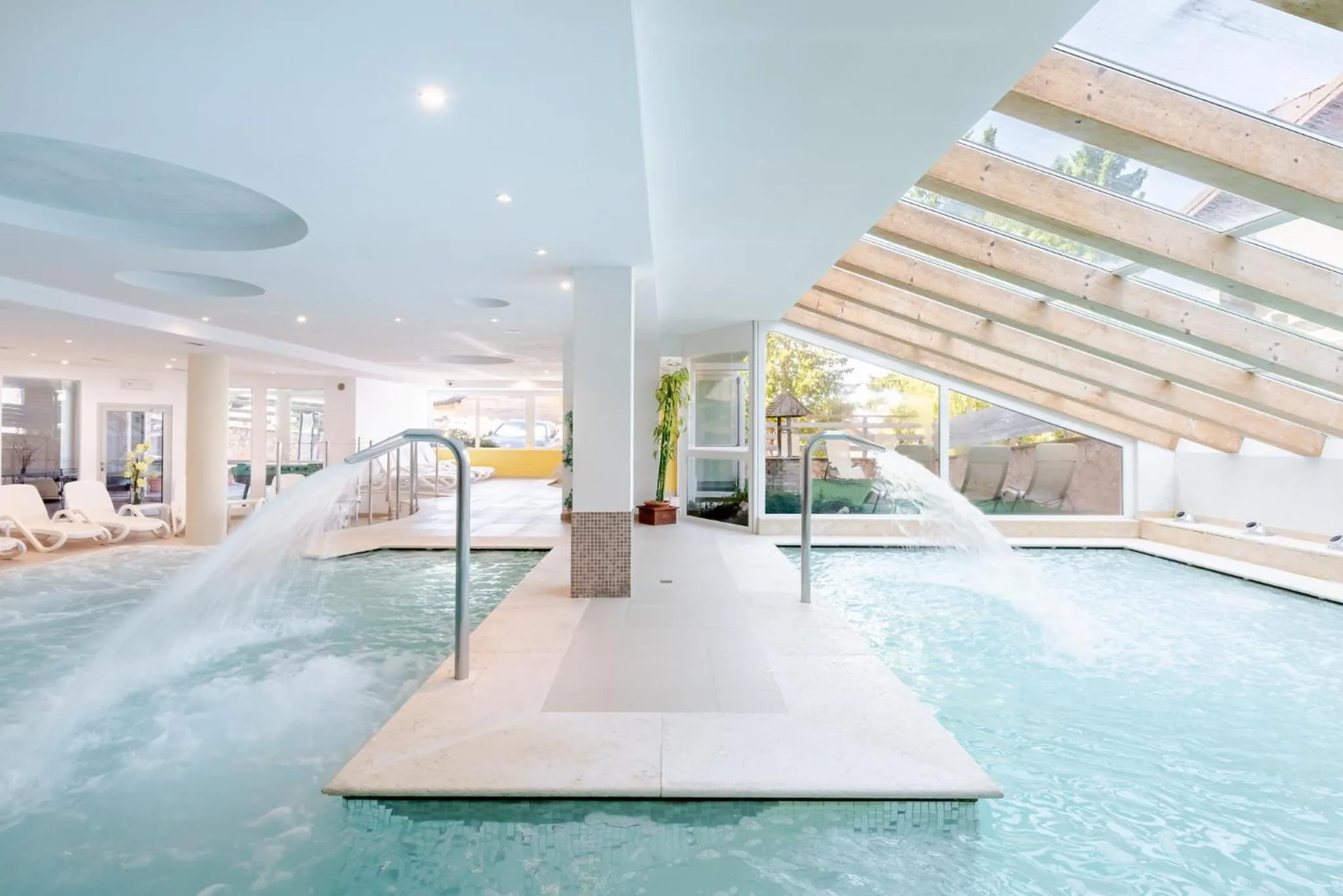 Swimming pool in Hotel Alpine Mugon