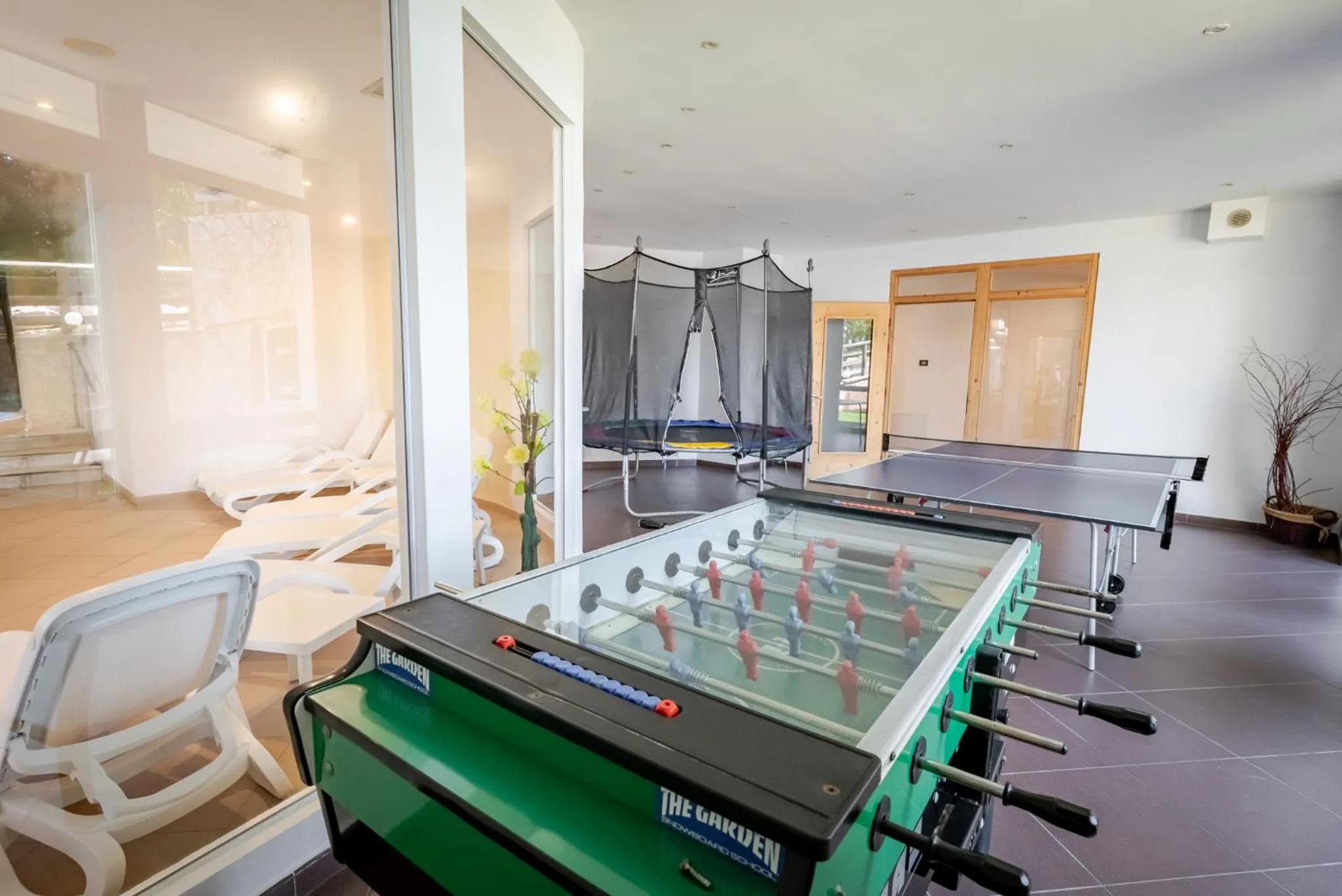 Table tennis in Hotel Alpine Mugon