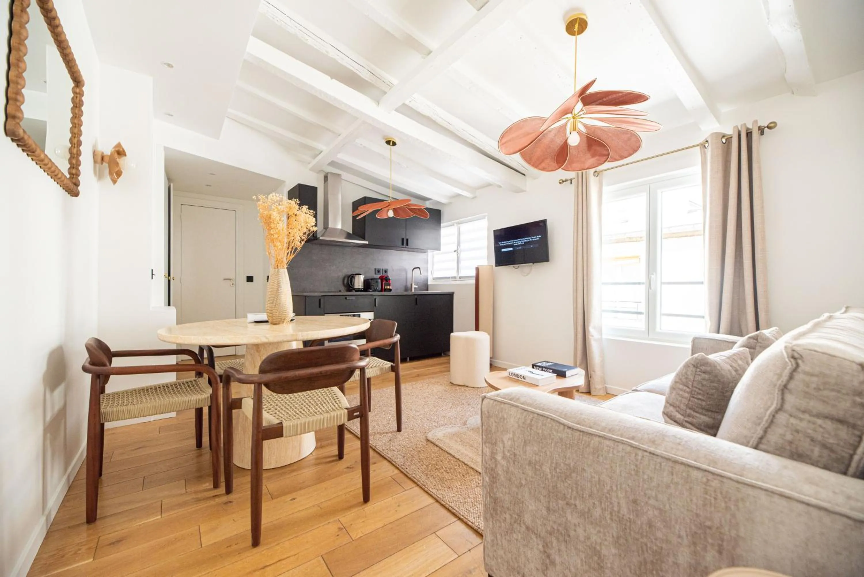 Living room in Dreamyflat - Archives