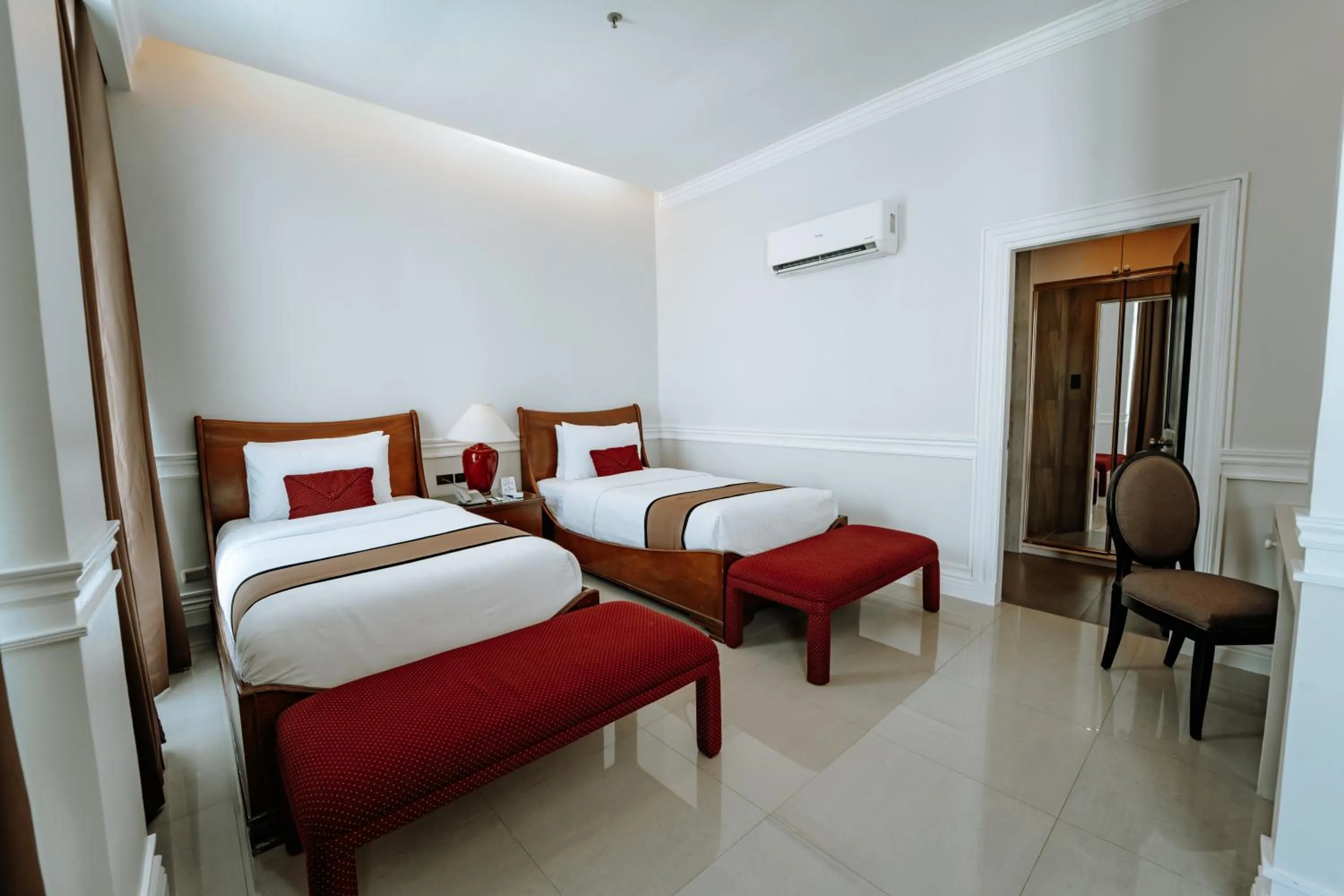 Bedroom, Bed in MetroCentre Hotel