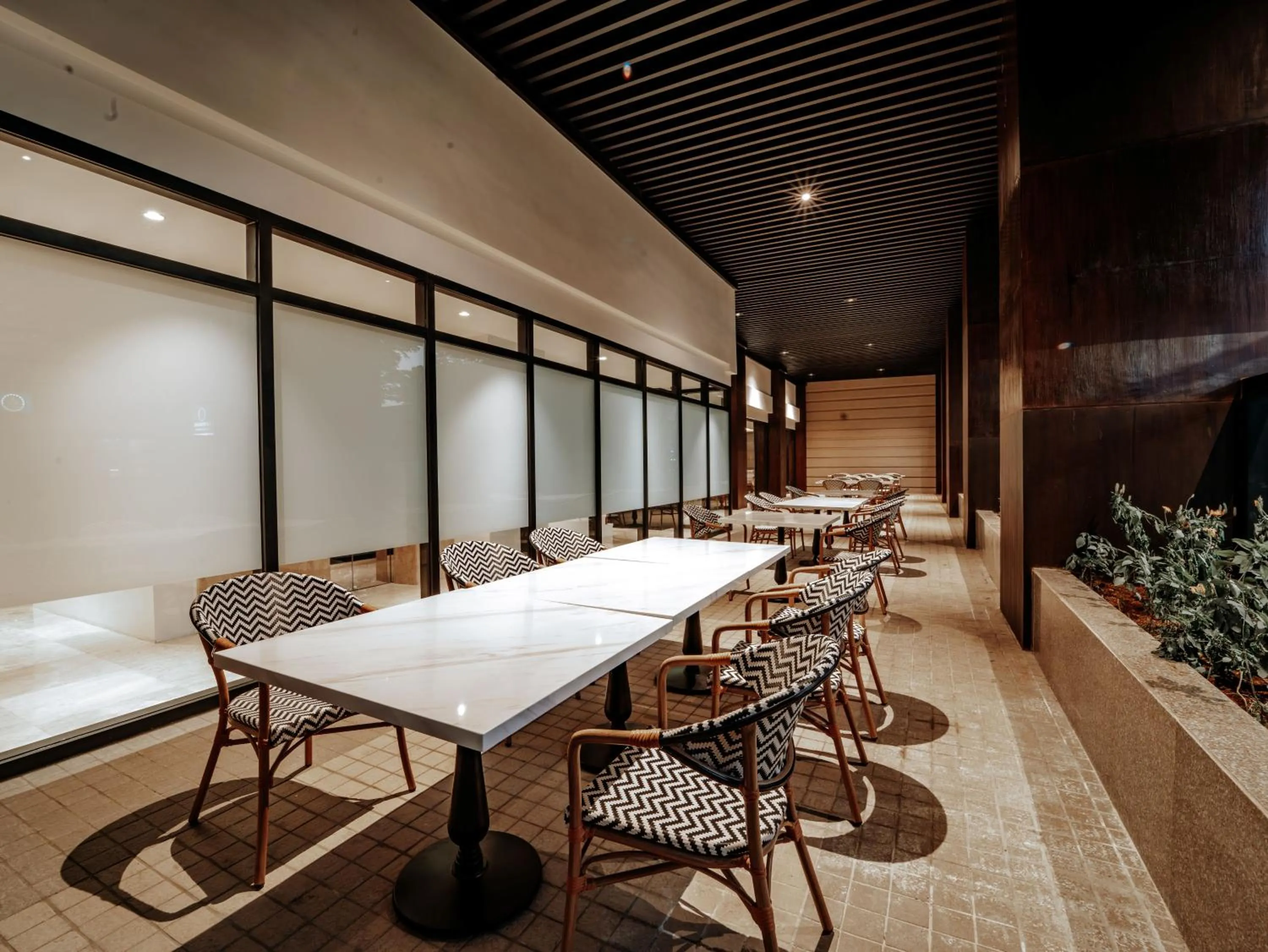 Restaurant/places to eat in MetroCentre Hotel