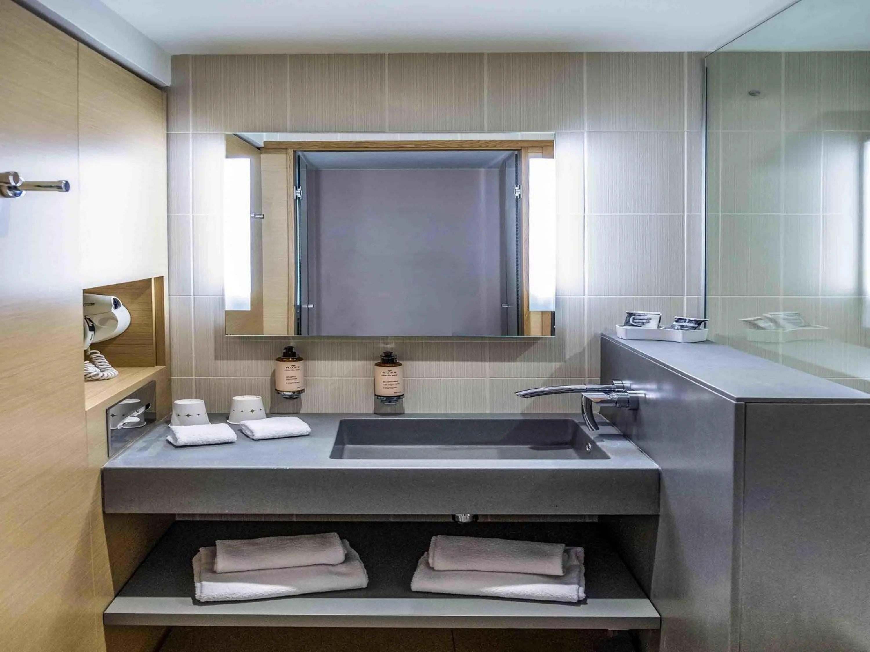 Bedroom in Mercure Amiens Cathédrale