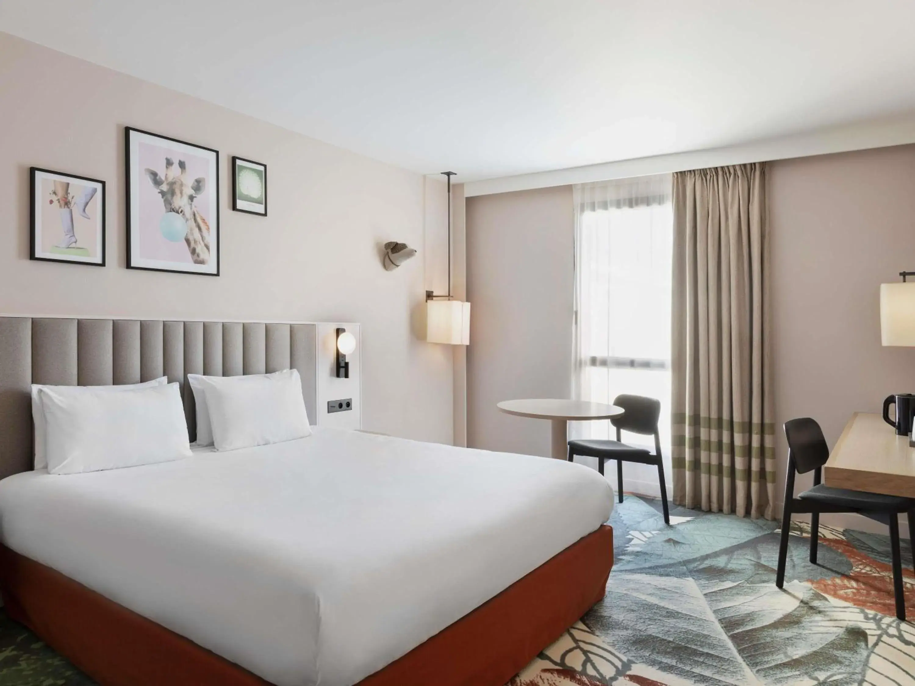 Bedroom, Bed in Mercure Amiens Cathédrale Bedroom, Bed in Mercure Amiens Cathédrale