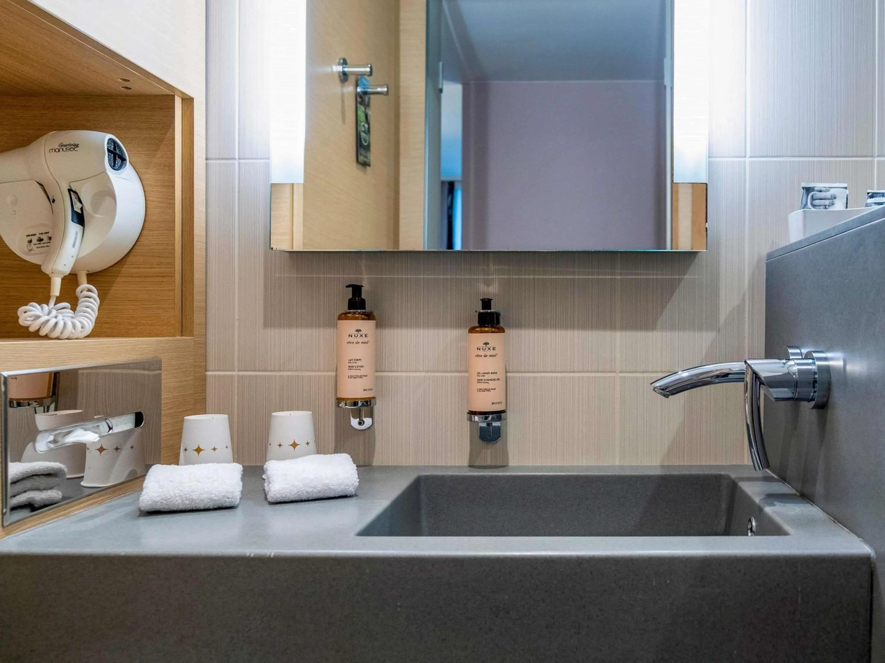 Bedroom in Mercure Amiens Cathédrale