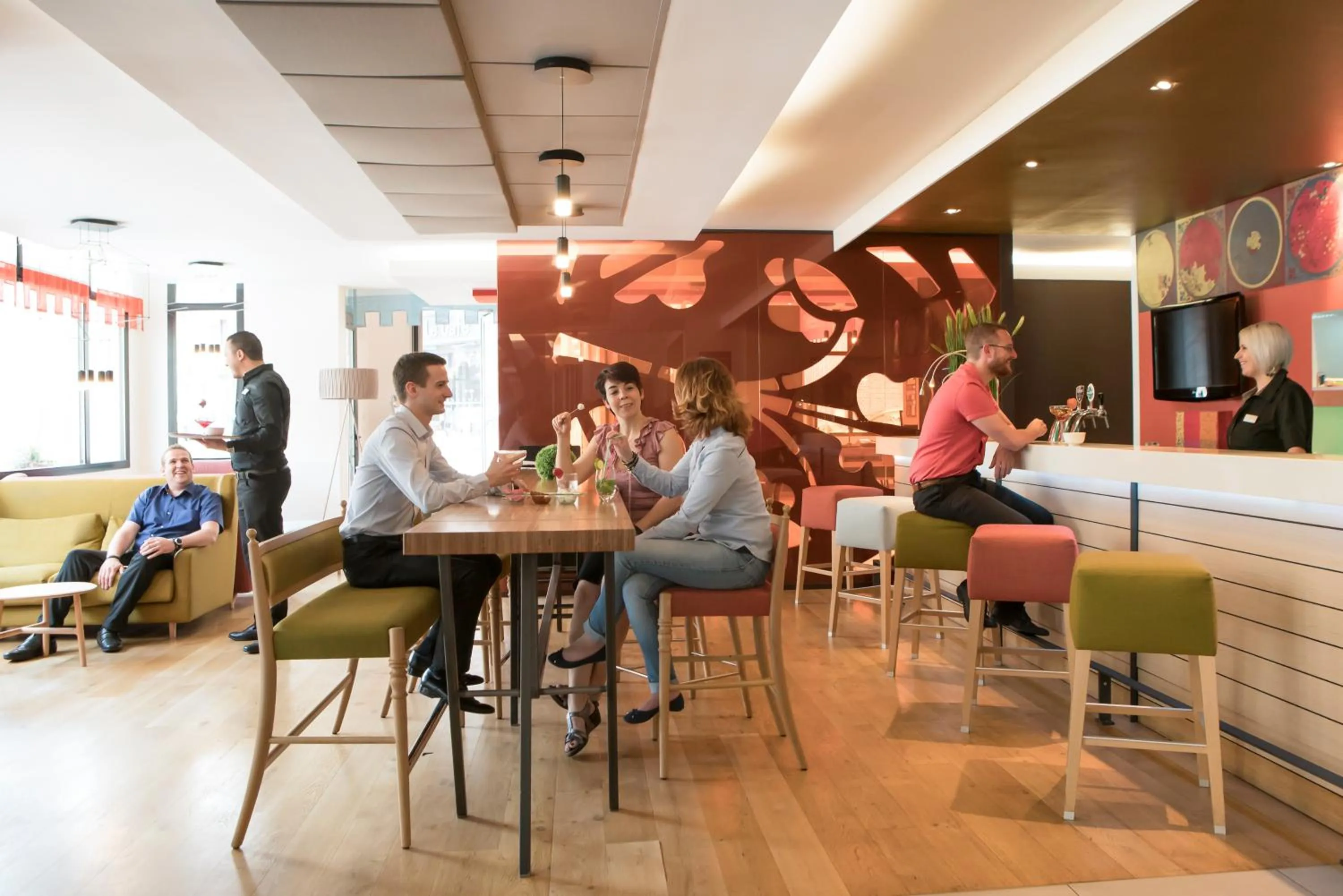 Lounge or bar in Mercure Amiens Cathédrale