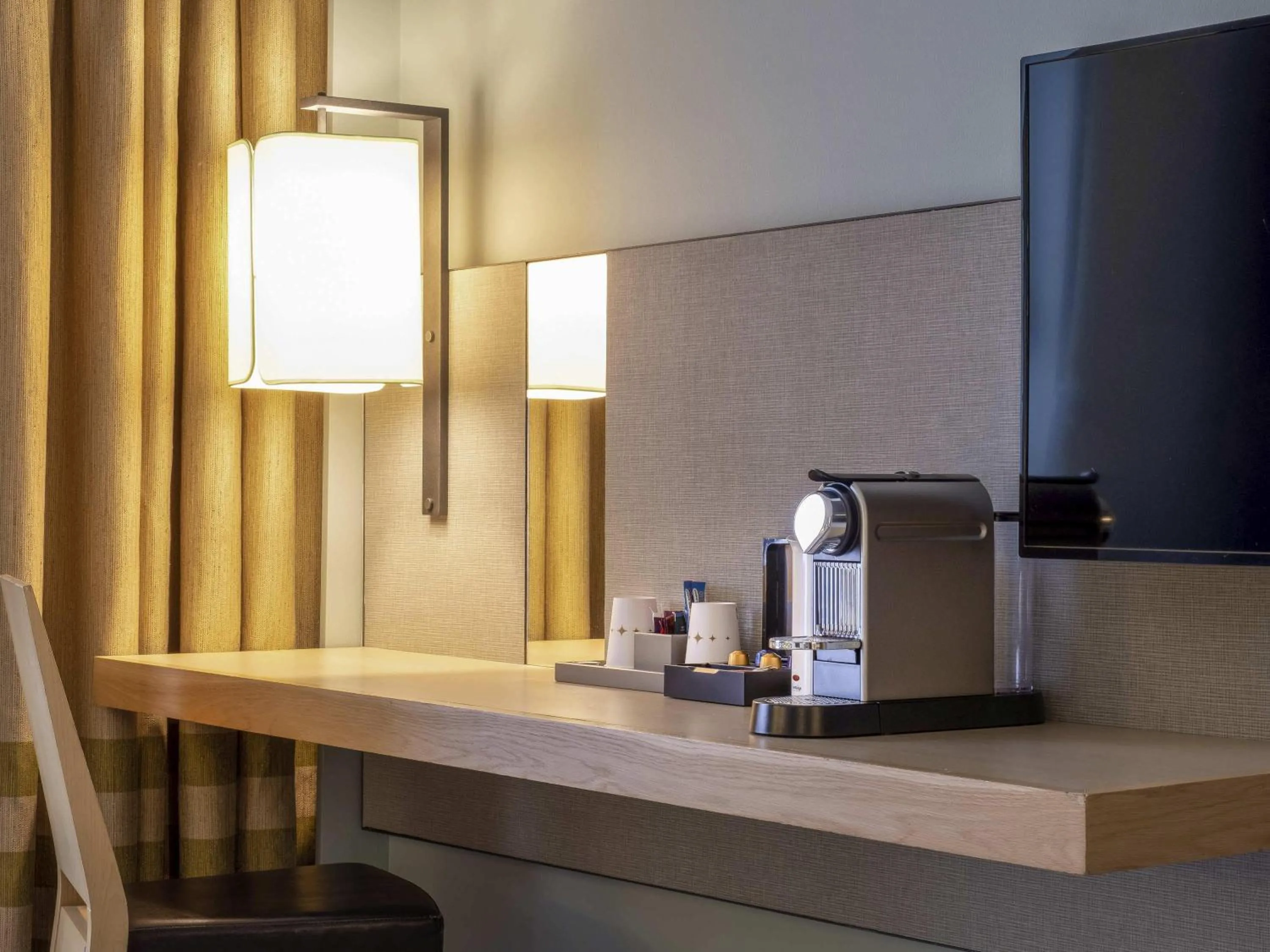 Bedroom in Mercure Amiens Cathédrale