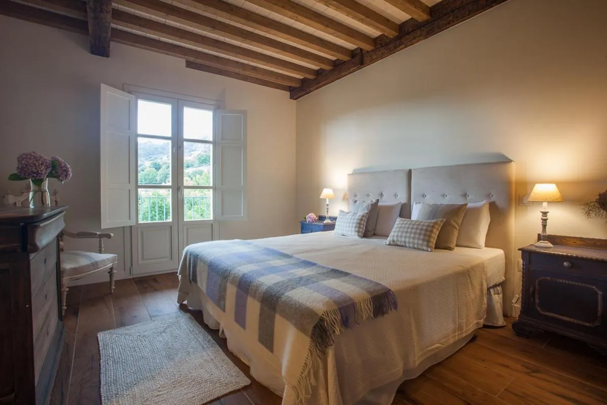 Photo of the whole room, Bed in Posada Seis Leguas