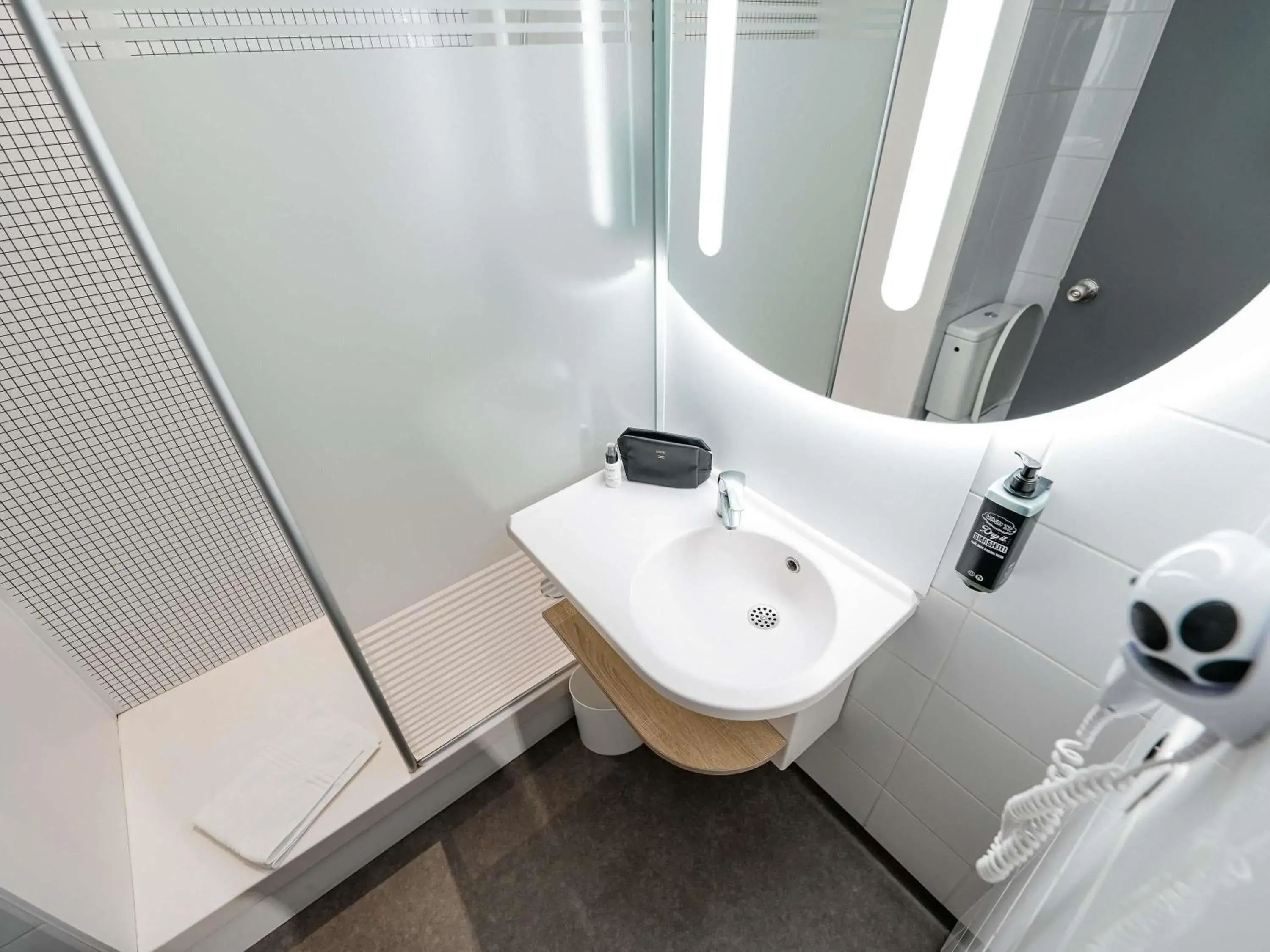 Bedroom in ibis budget Marseille Vieux Port Bedroom in ibis budget Marseille Vieux Port