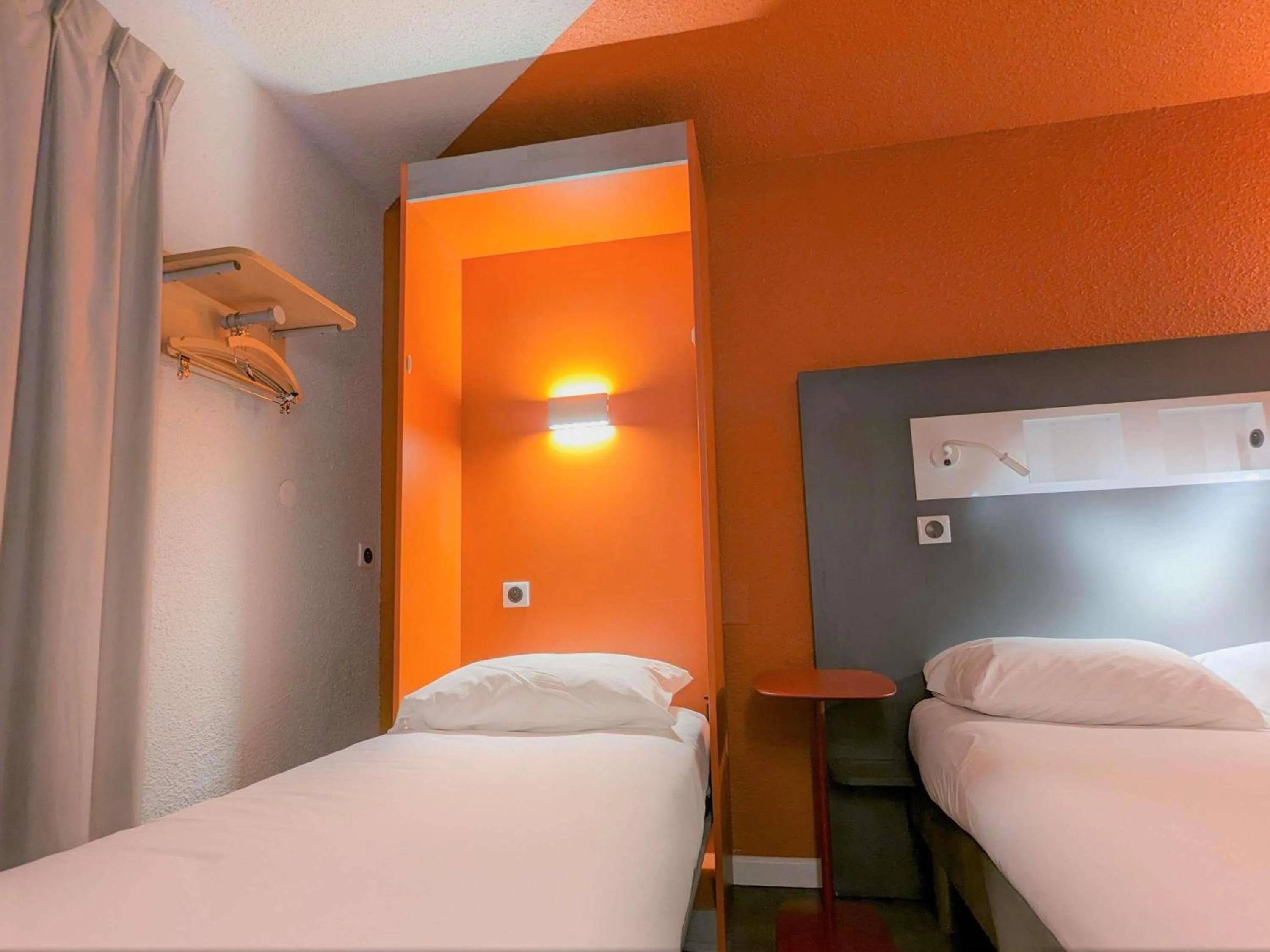 Bedroom, Bed in ibis budget Marseille Vieux Port