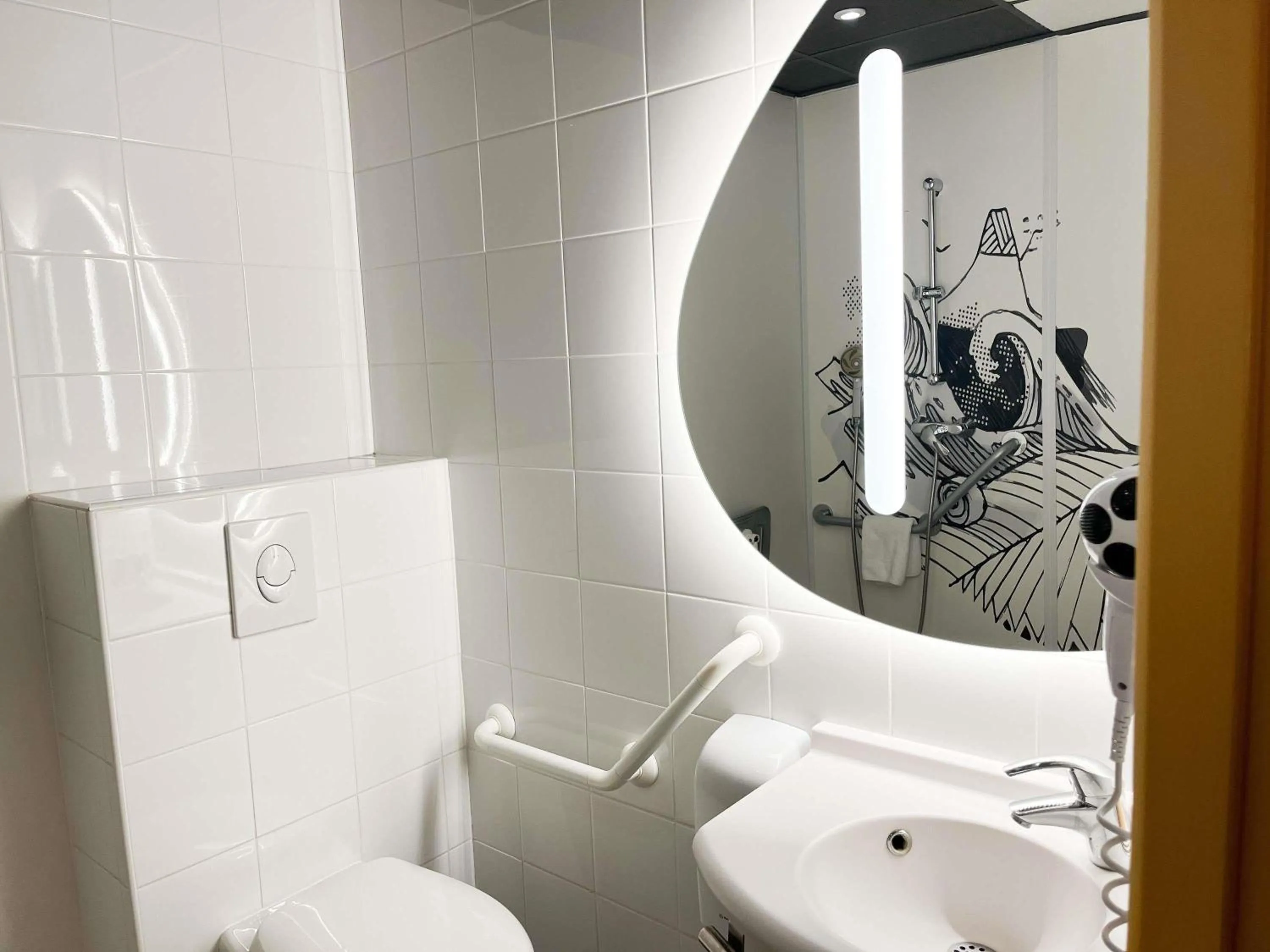 Bedroom in ibis budget Marseille Vieux Port