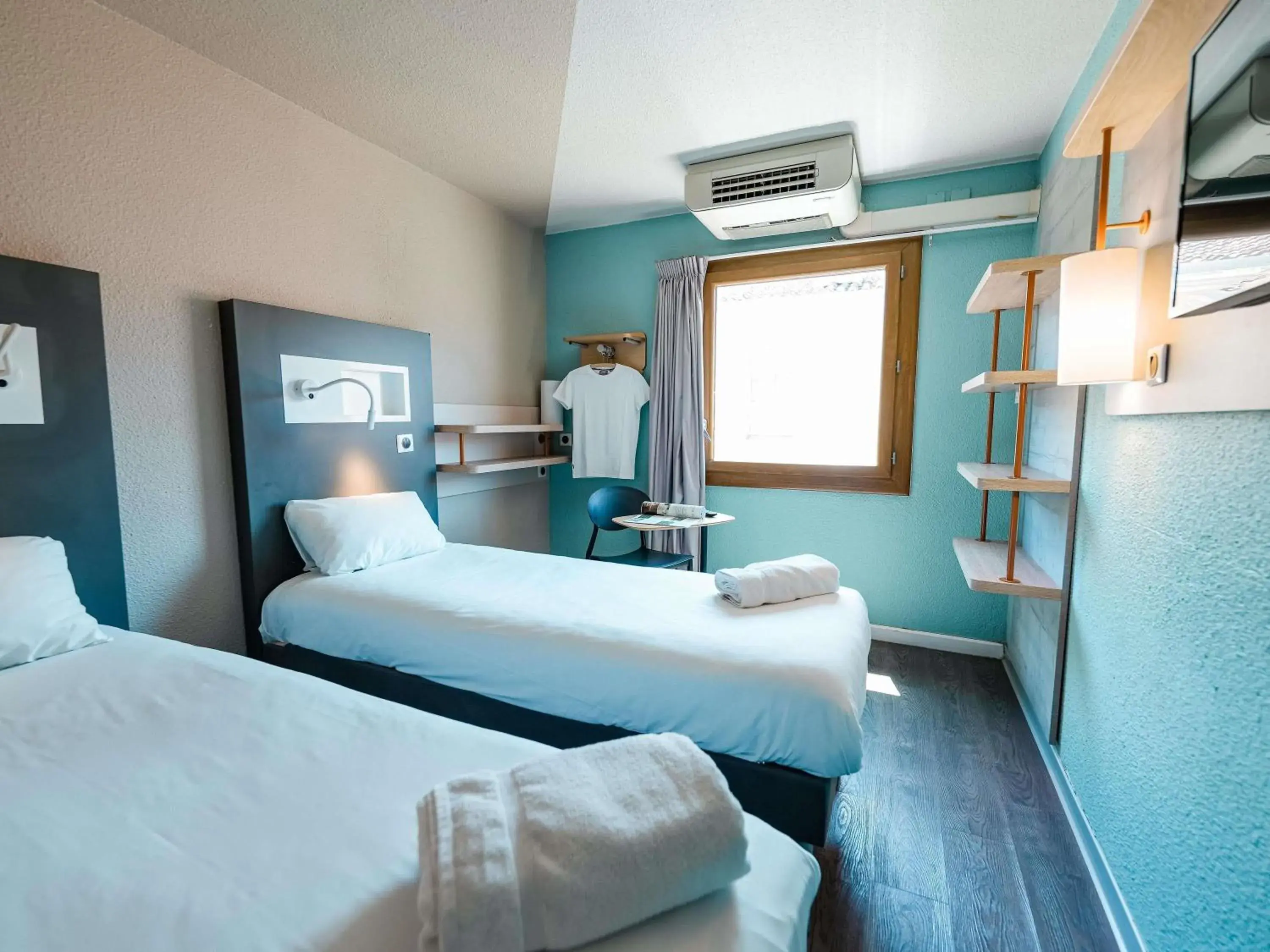 Bedroom, Bed in ibis budget Marseille Vieux Port Bedroom, Bed in ibis budget Marseille Vieux Port