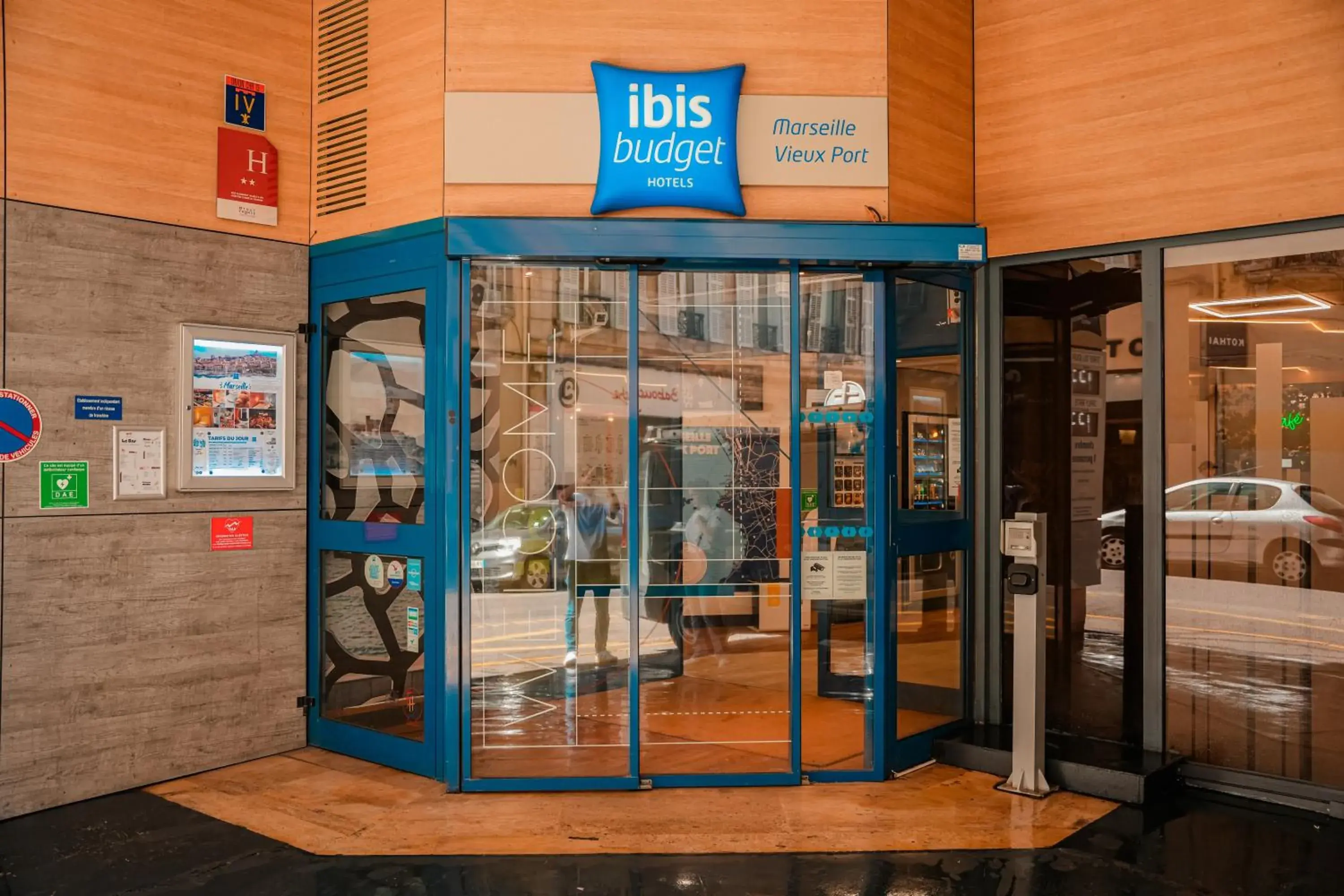 Facade/entrance in ibis budget Marseille Vieux Port Facade/entrance in ibis budget Marseille Vieux Port