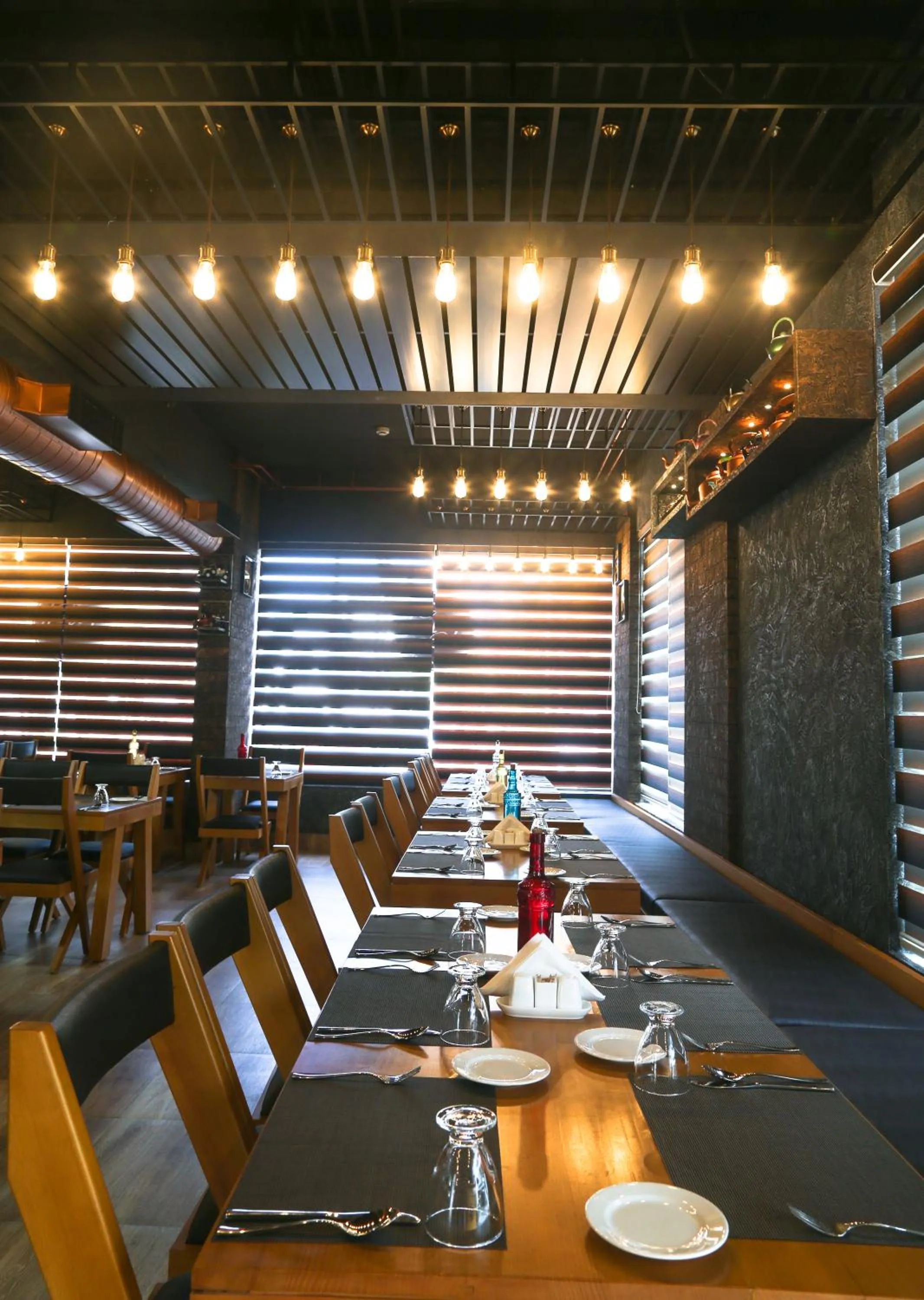 Restaurant/places to eat in Kent Baywatch Suites