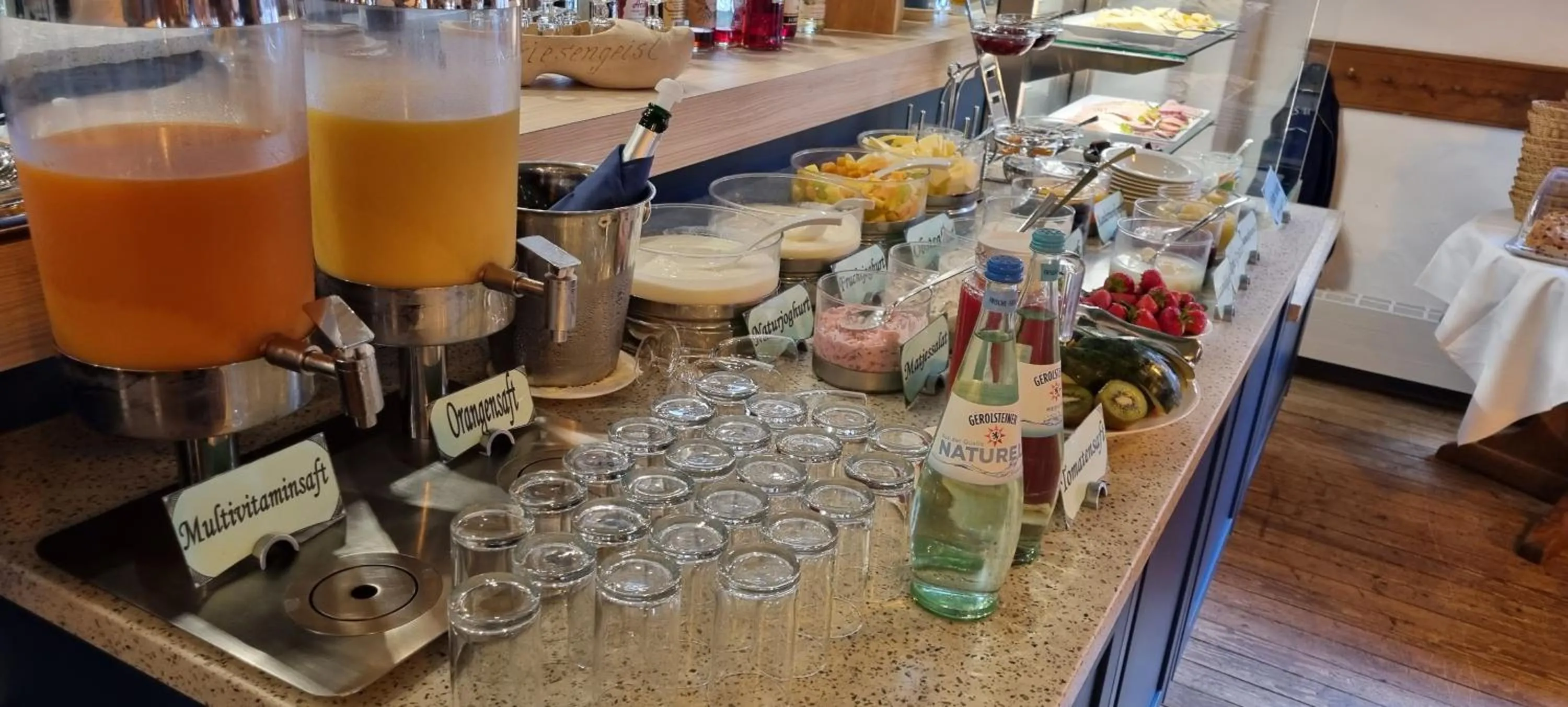 Breakfast in Hohes Haus