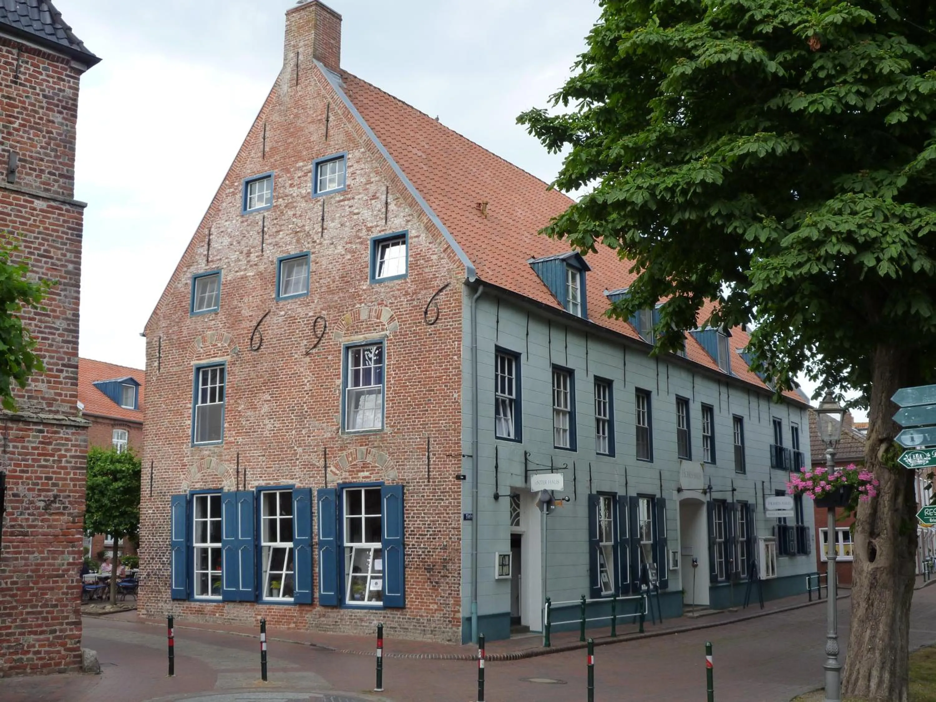 Property building in Hohes Haus