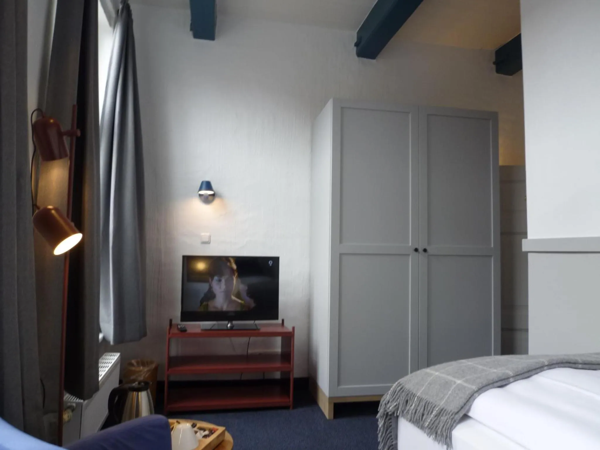 TV and multimedia, Bed in Hohes Haus