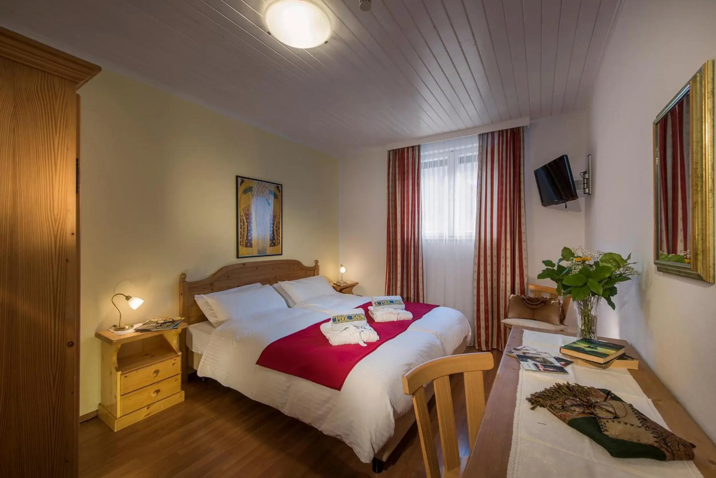 Standard Double Room in Hotel Bad Salomonsbrunn Standard Double Room in Hotel Bad Salomonsbrunn