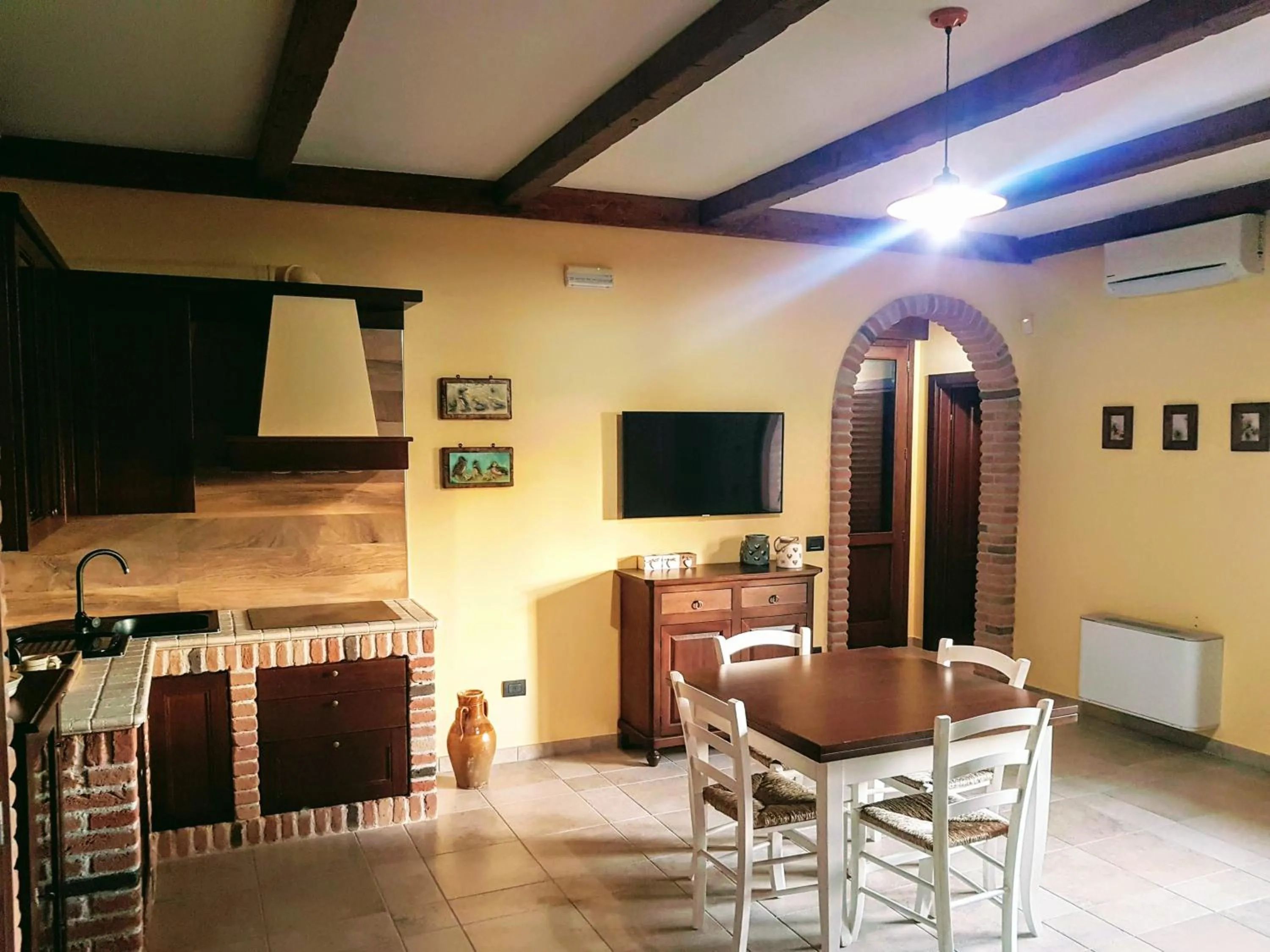 Dining area in BORGO LUNA b&b