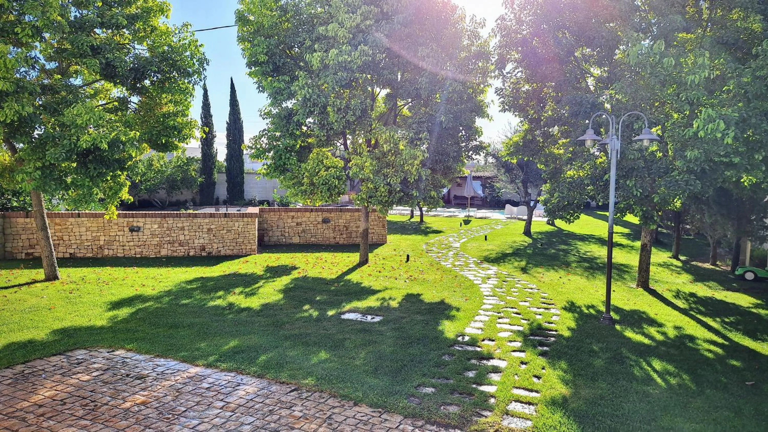 Garden in BORGO LUNA b&b