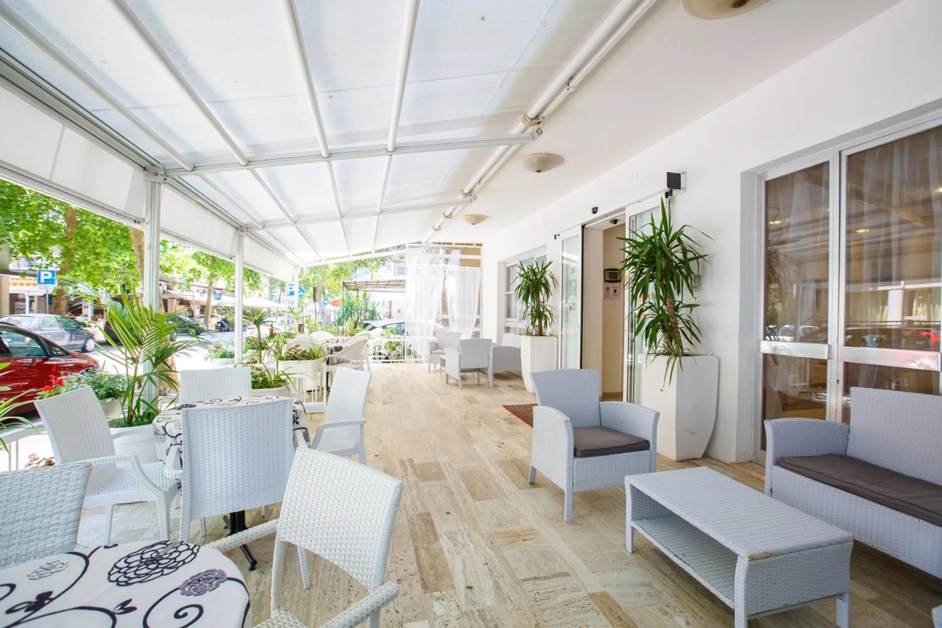 Seating area in NOIDUE Hotel