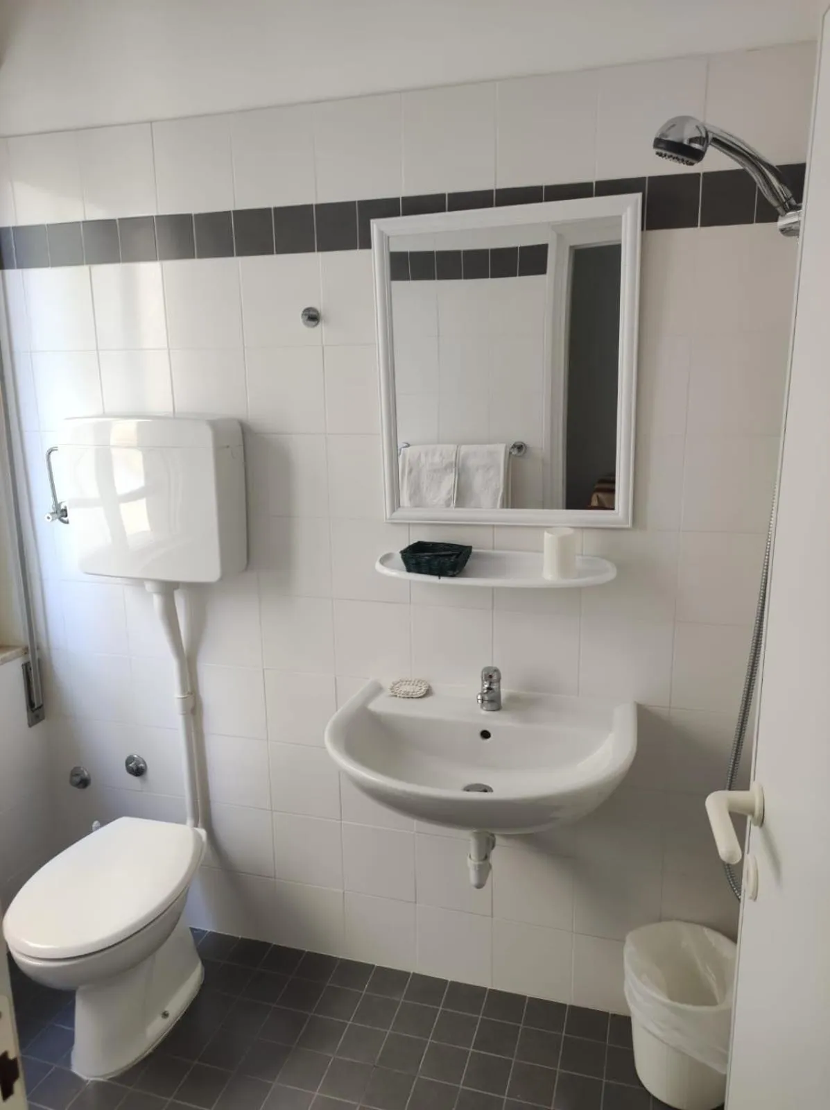 Shower in Hotel Diana