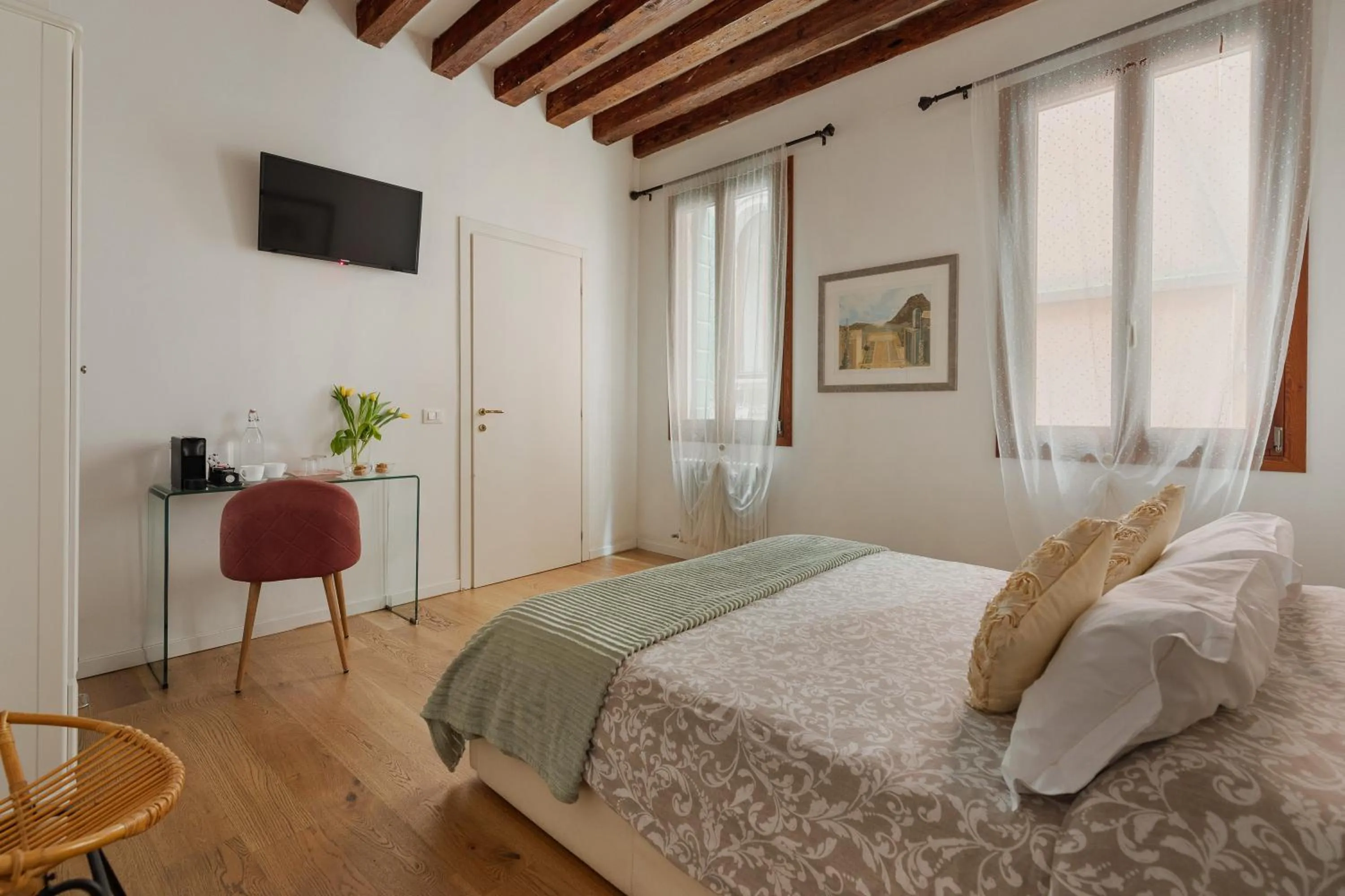 Bedroom, Bed in Bianca Cappello House