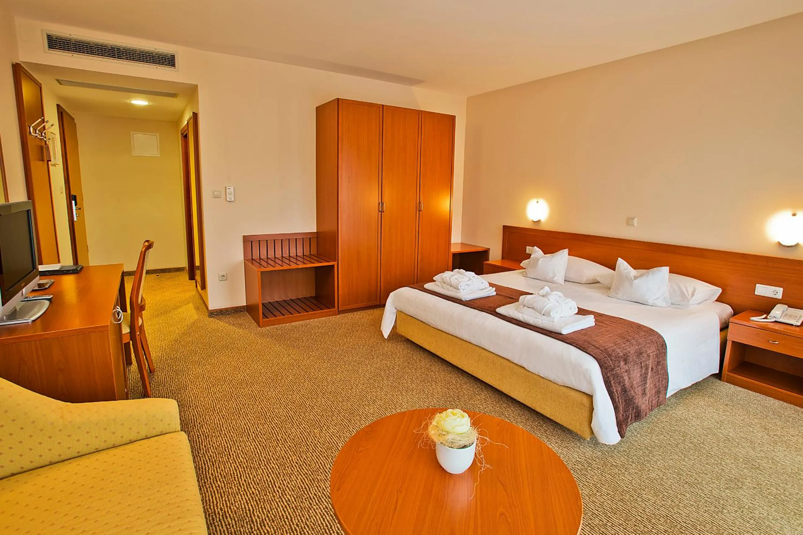 Bed in Spa & Wellness Hotel Pinia