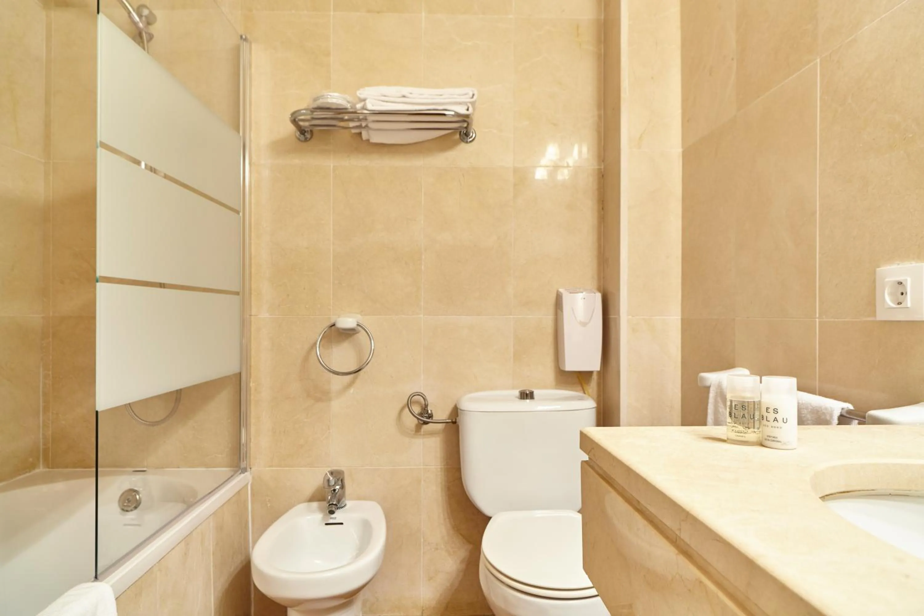 Bathroom in Hotel Es Blau Des Nord