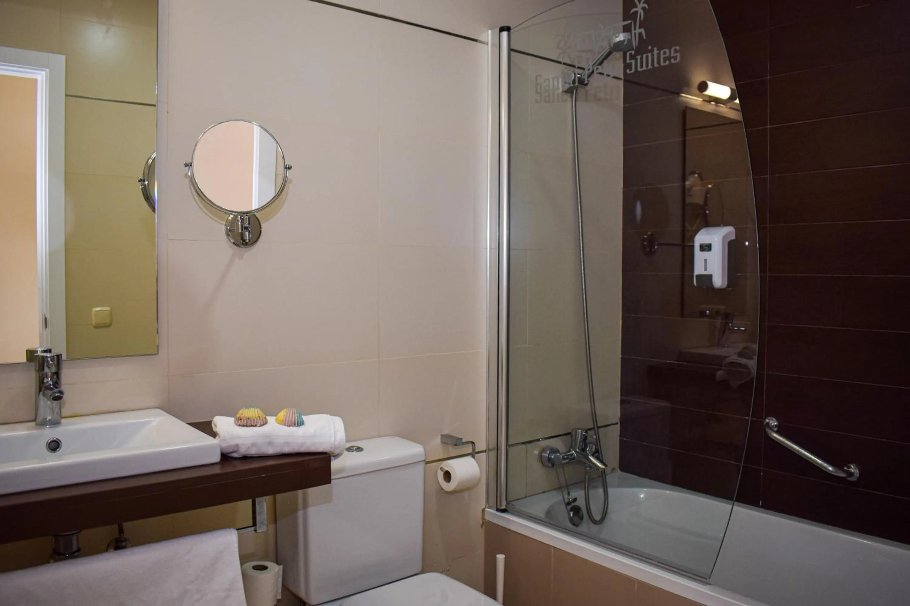 Bath in Aparthotel Novo Sancti Petri