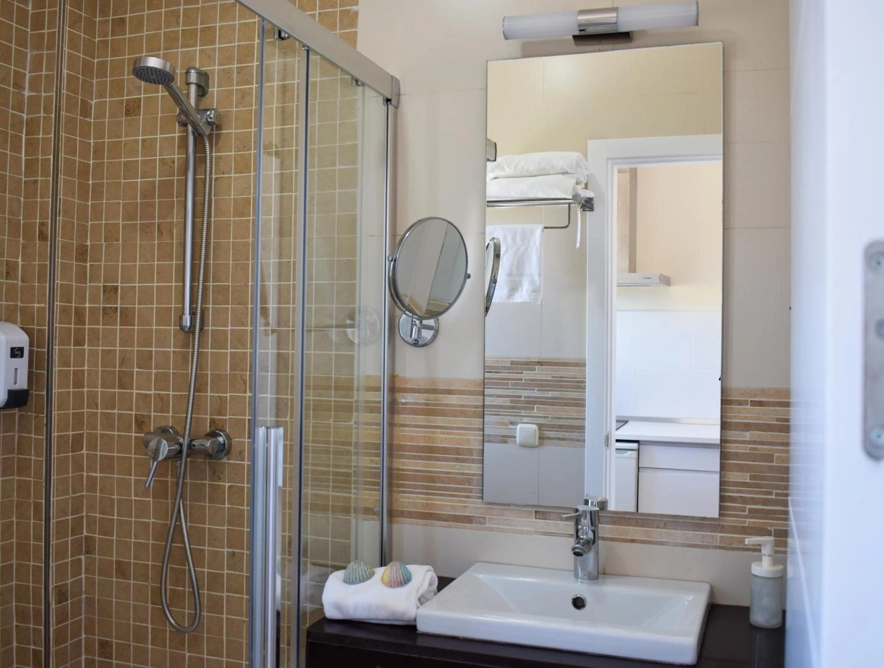 Shower in Aparthotel Novo Sancti Petri