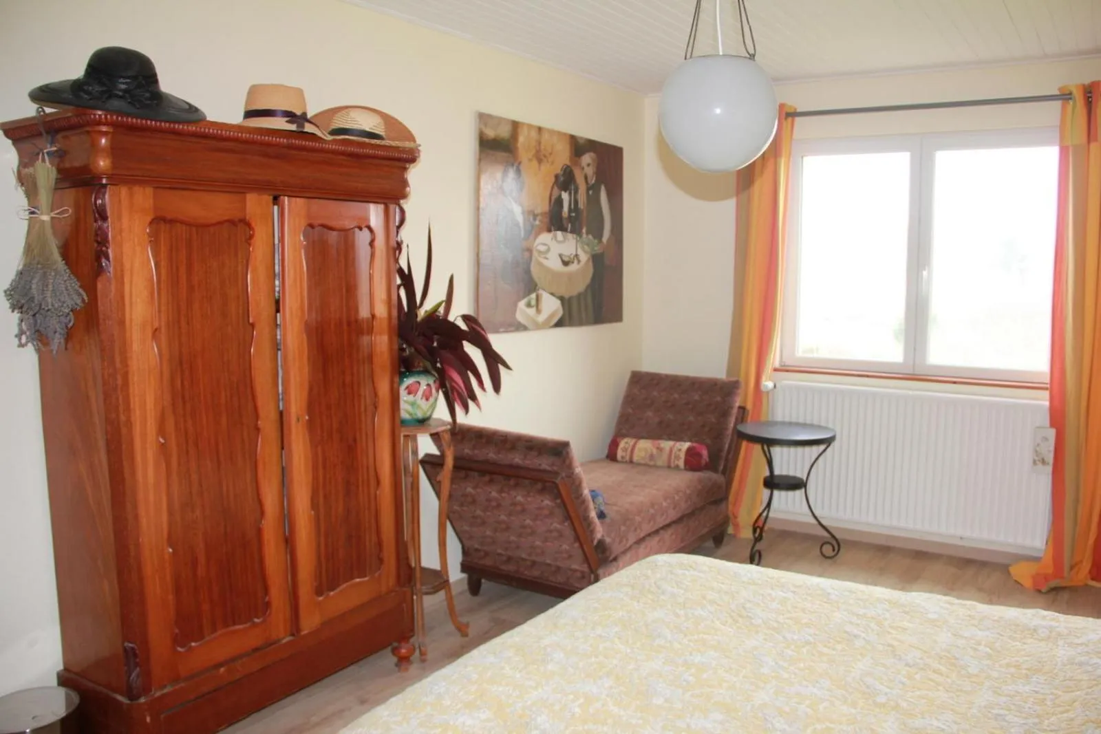 Photo of the whole room in La Mésange bleue