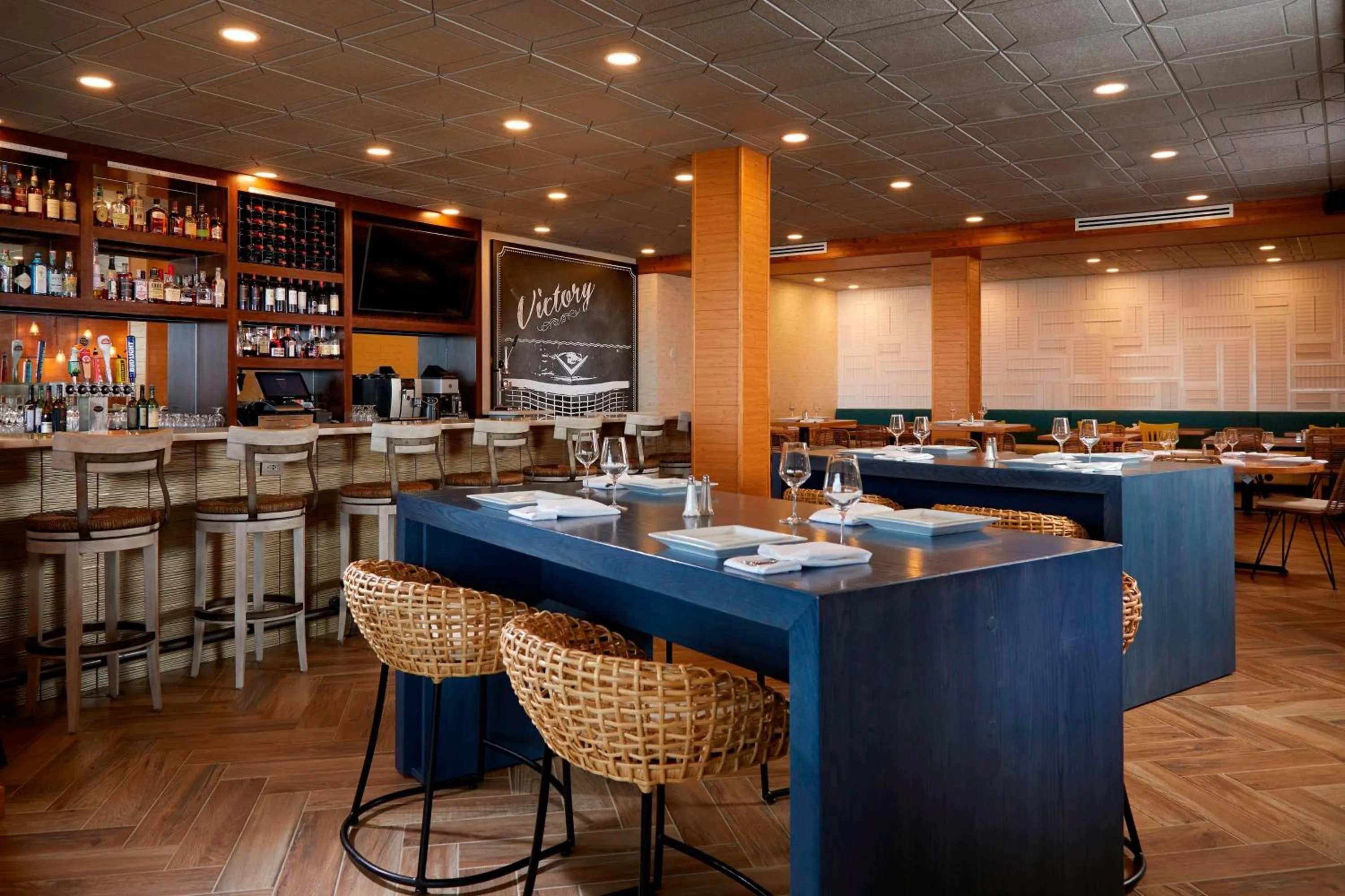 Lounge or bar in Delta Hotels by Marriott Daytona Beach Oceanfront