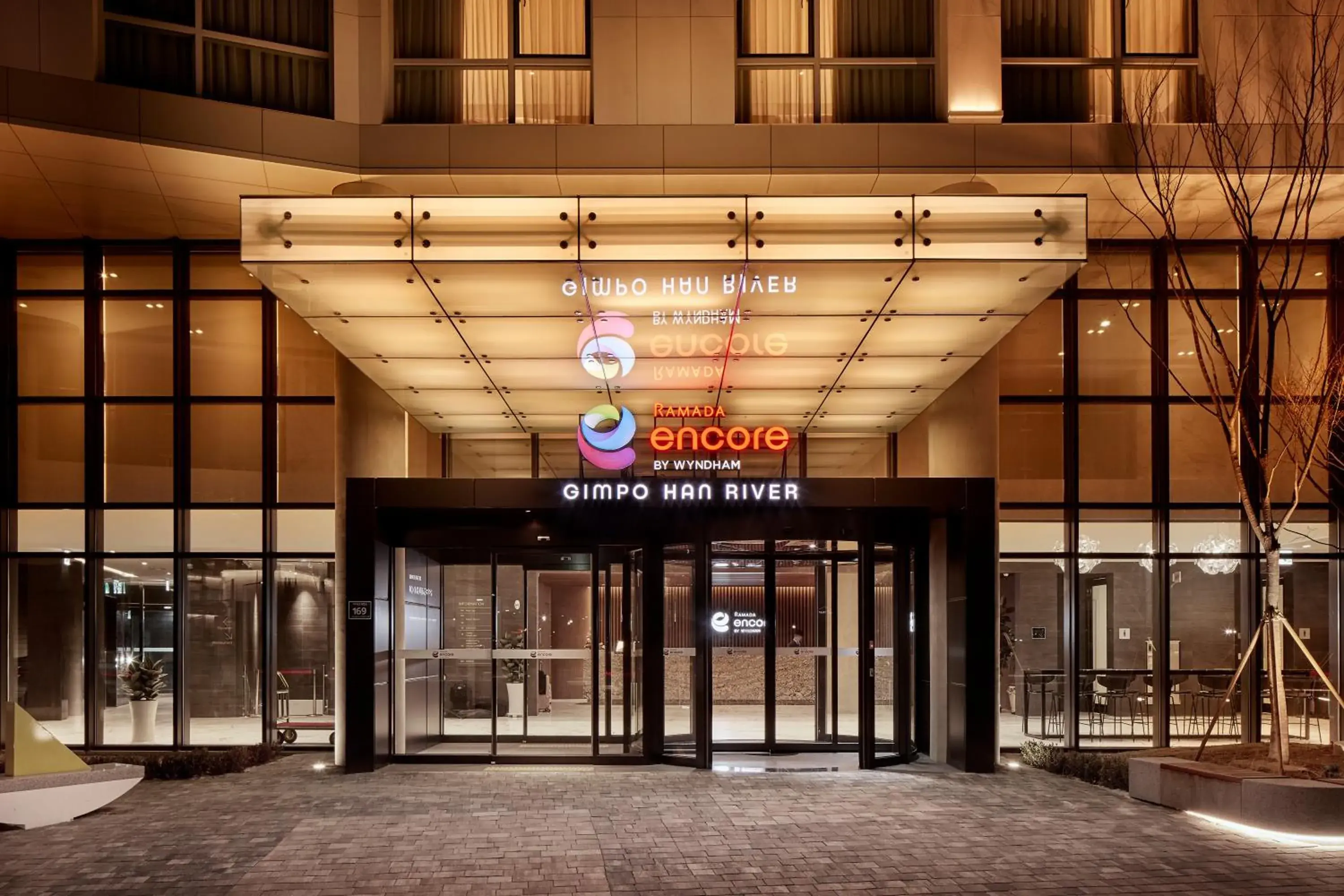 Facade/entrance in Ramada Encore by Wyndham Gimpo Han River Hotel Facade/entrance in Ramada Encore by Wyndham Gimpo Han River Hotel