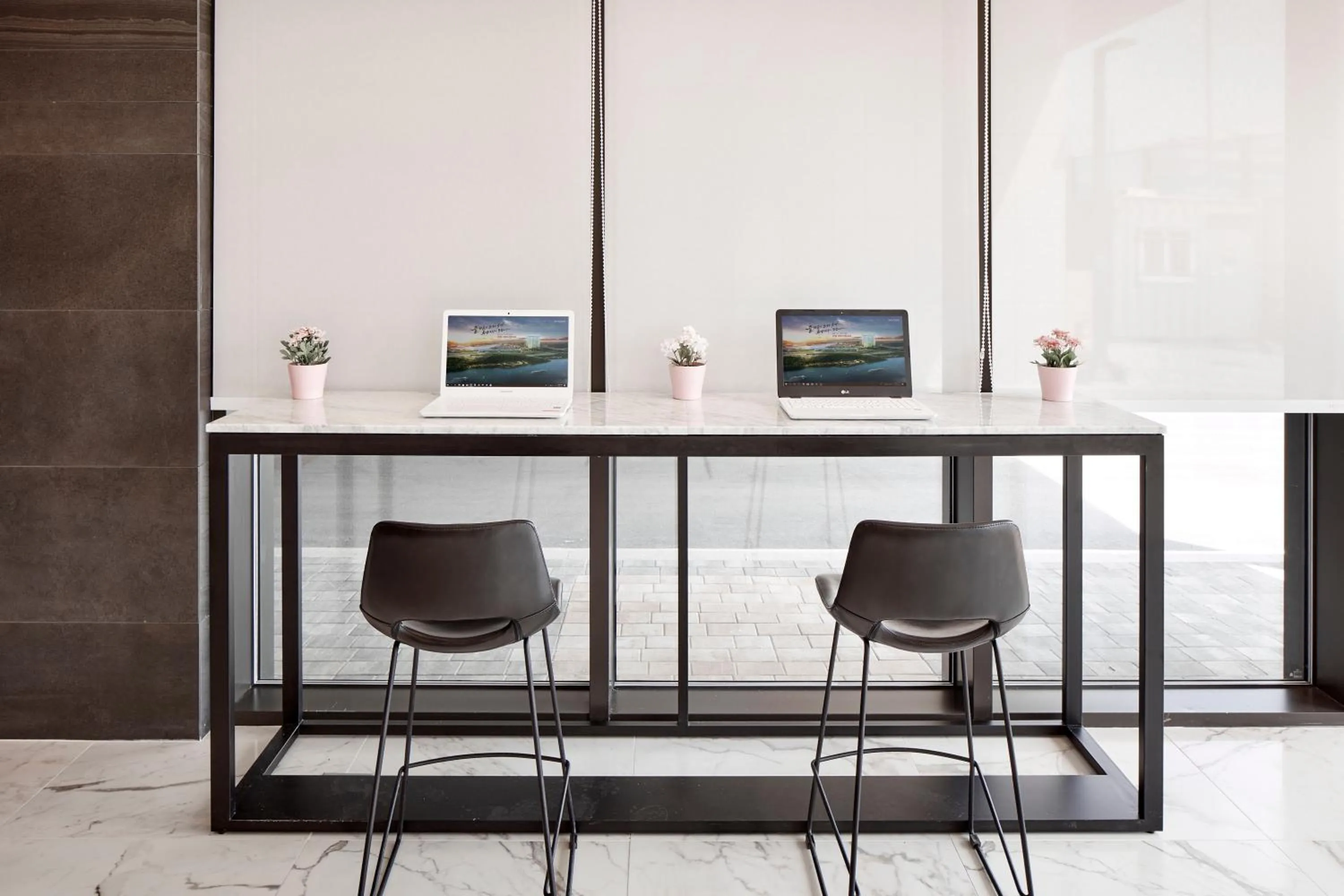 Business facilities in Ramada Encore by Wyndham Gimpo Han River Hotel