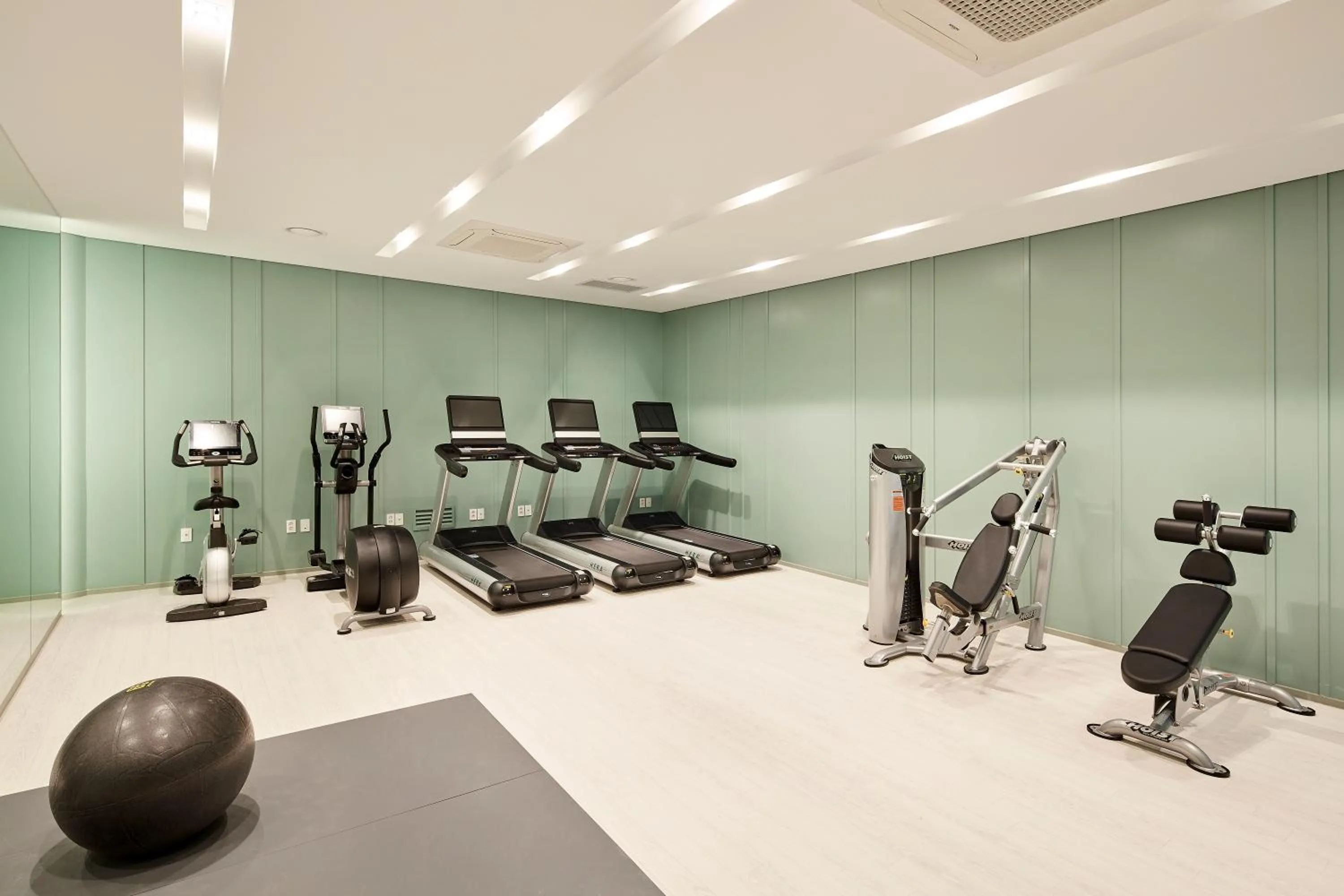 Fitness centre/facilities in Ramada Encore by Wyndham Gimpo Han River Hotel