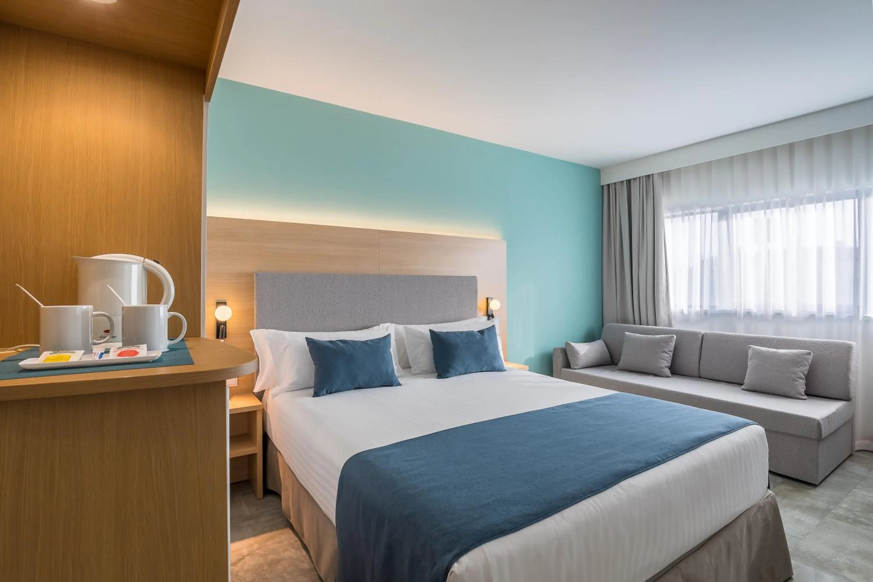 Photo of the whole room, Bed in Occidental Murcia Agalia